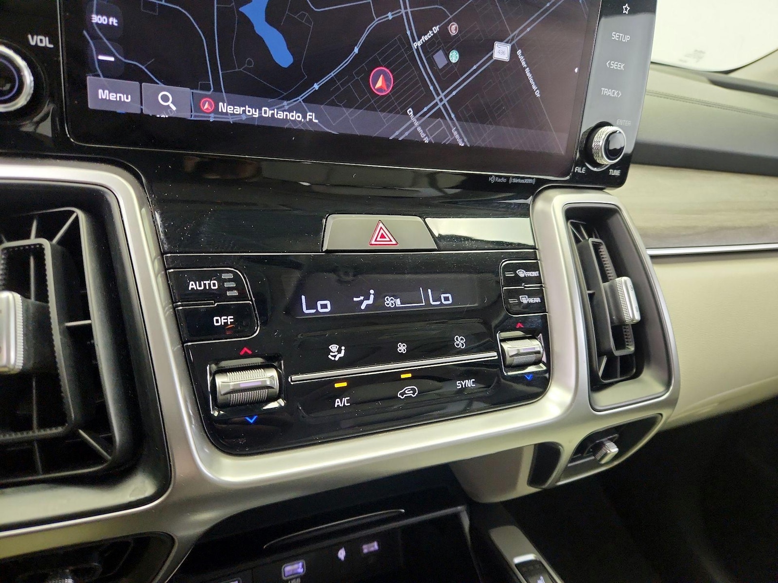 2023 Kia Sorento EX - Photo 18