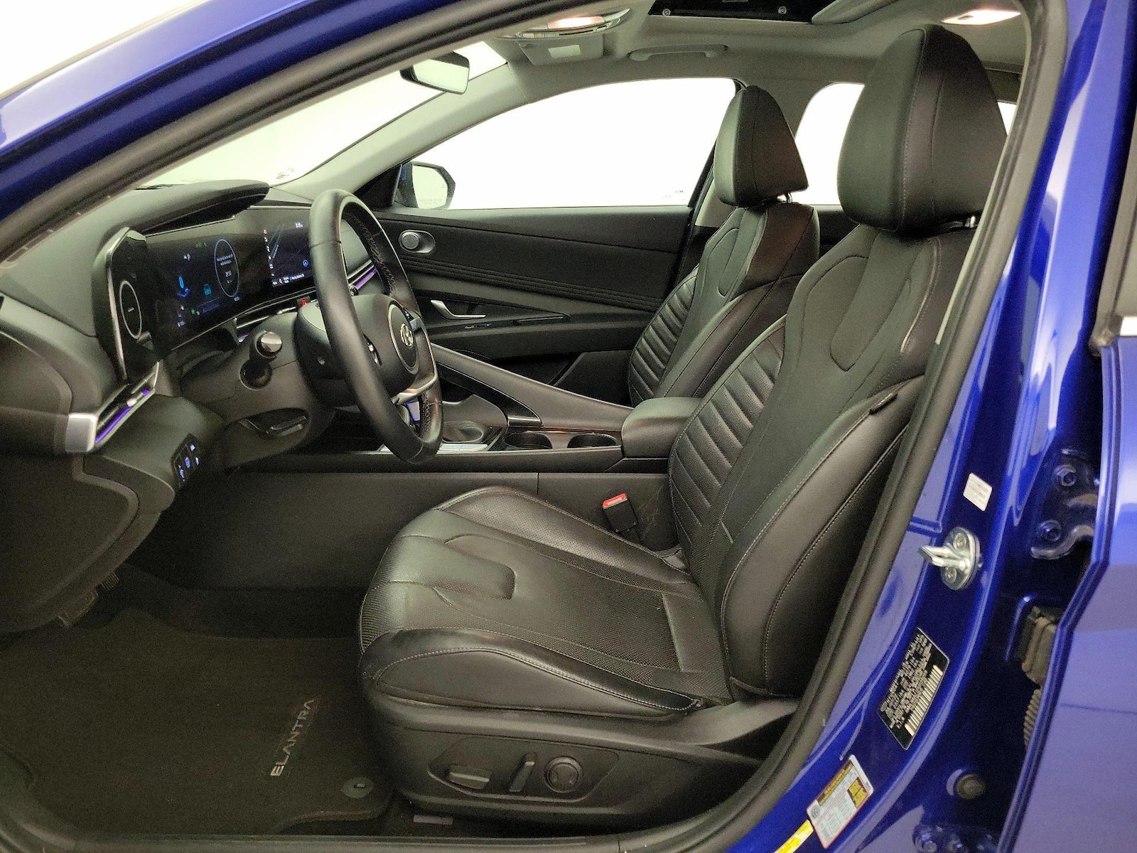 2023 Hyundai Elantra Limited - Photo 12