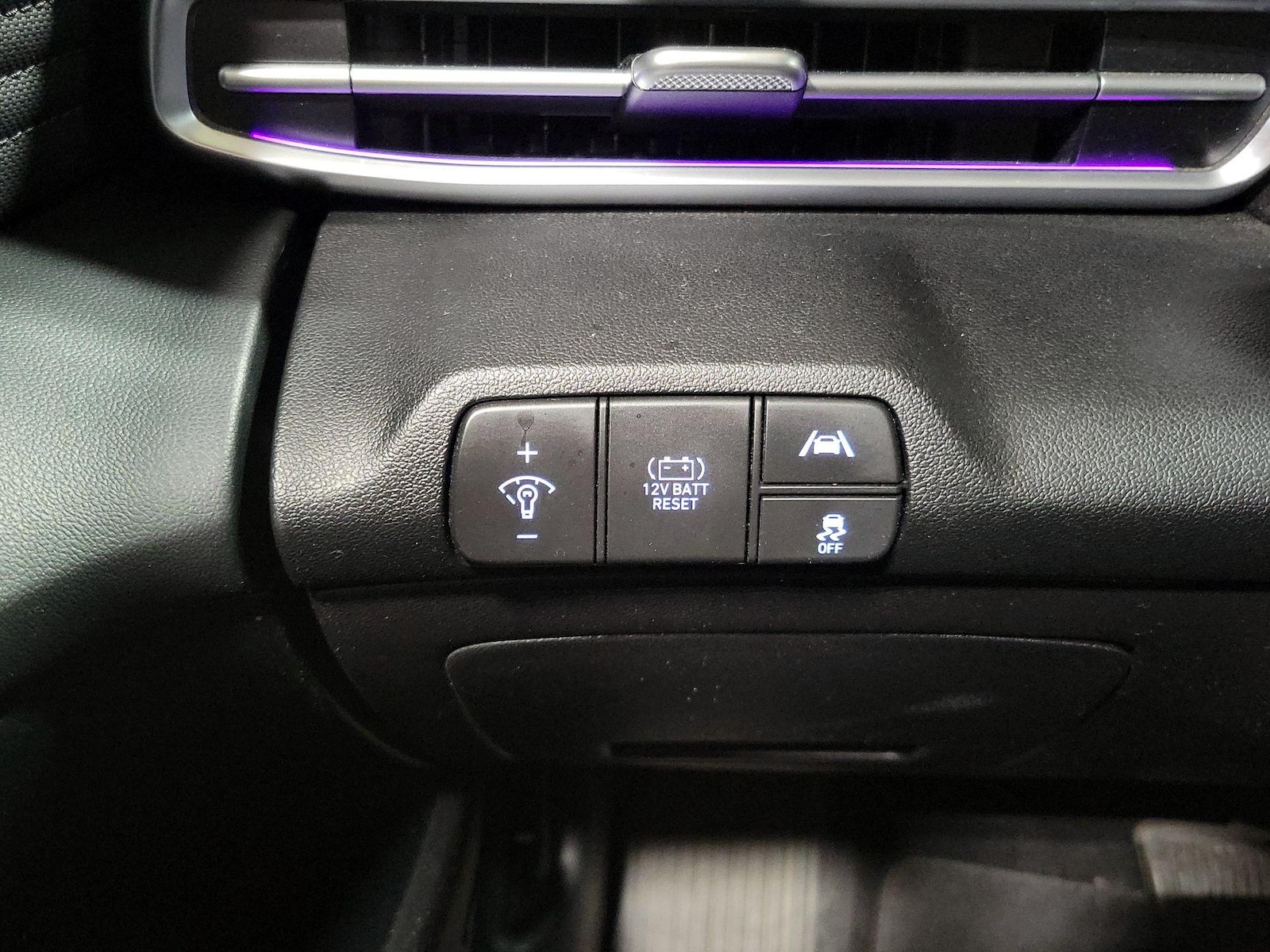 2023 Hyundai Elantra Limited - Photo 14