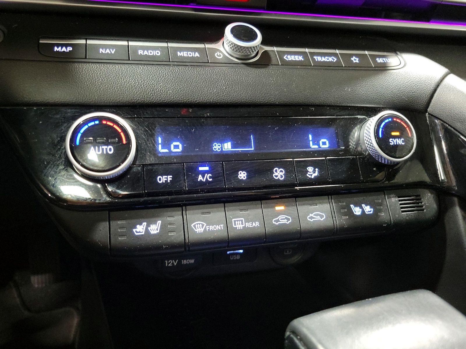 2023 Hyundai Elantra Limited - Photo 18