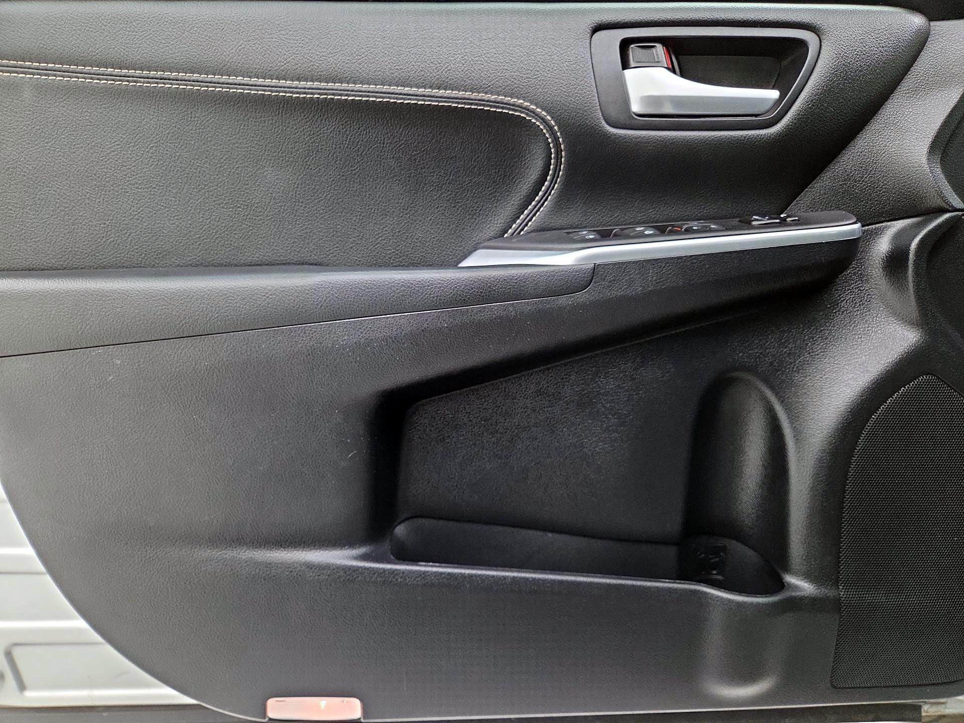 Thumbnail: 2015 Toyota Camry - 12