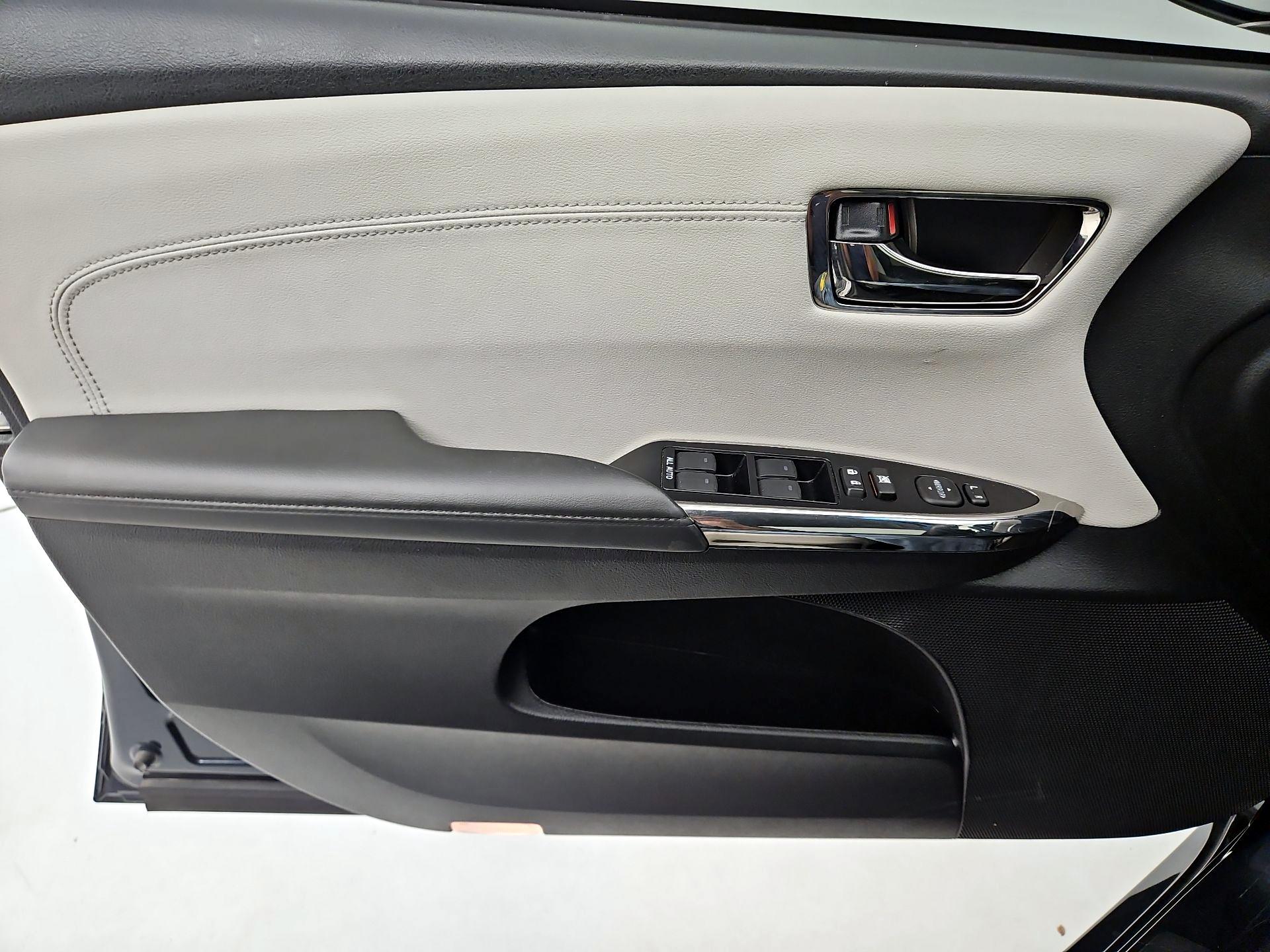Thumbnail: 2018 Toyota Avalon - 12