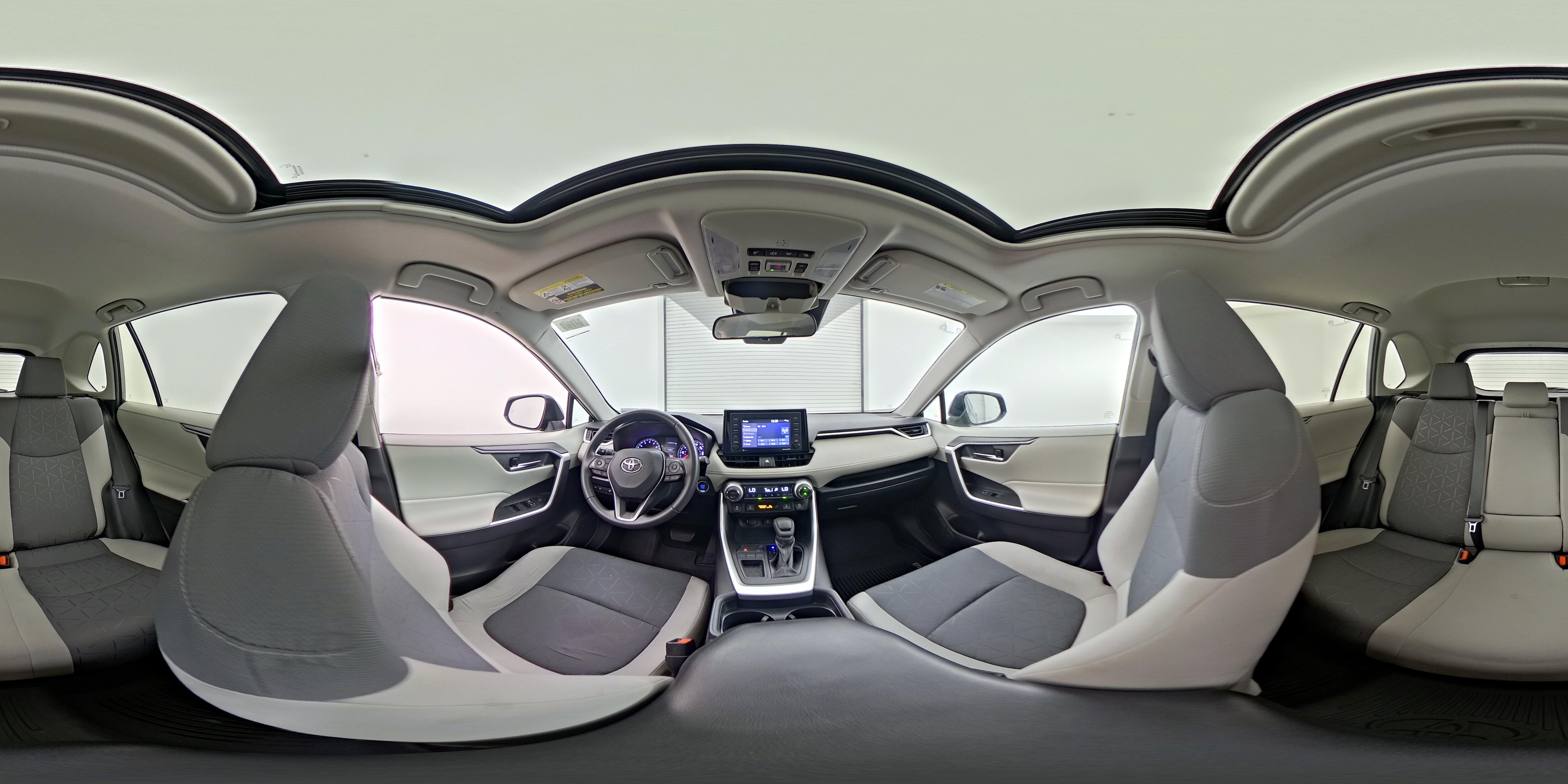 2020 Toyota RAV4 XLE - Photo 25
