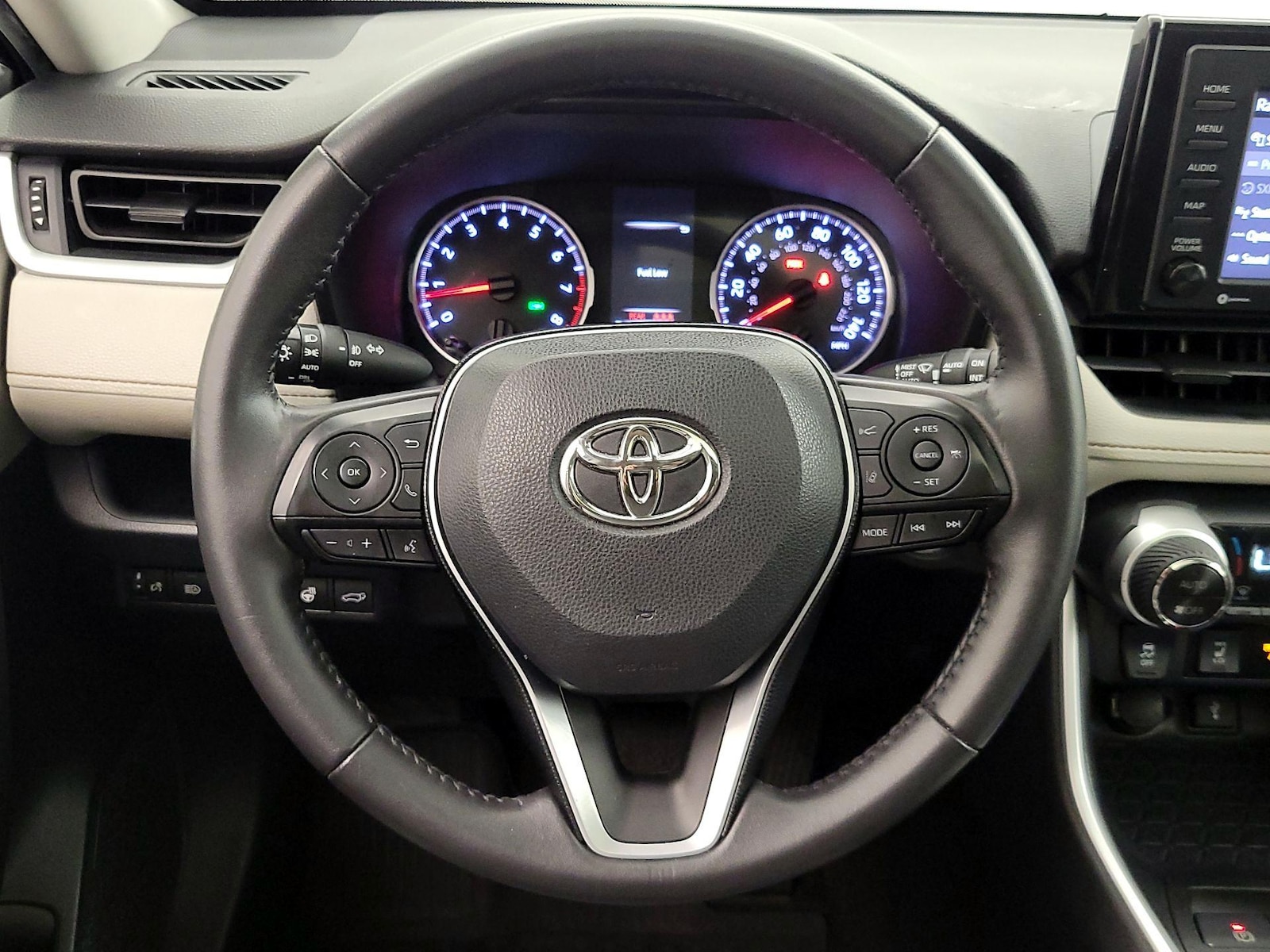 2020 Toyota RAV4 XLE - Photo 11