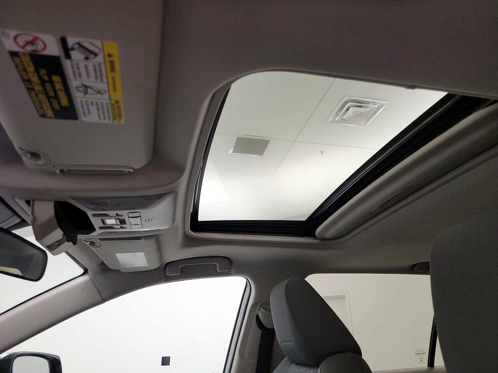 Thumbnail: 2020 Toyota RAV4 - 19