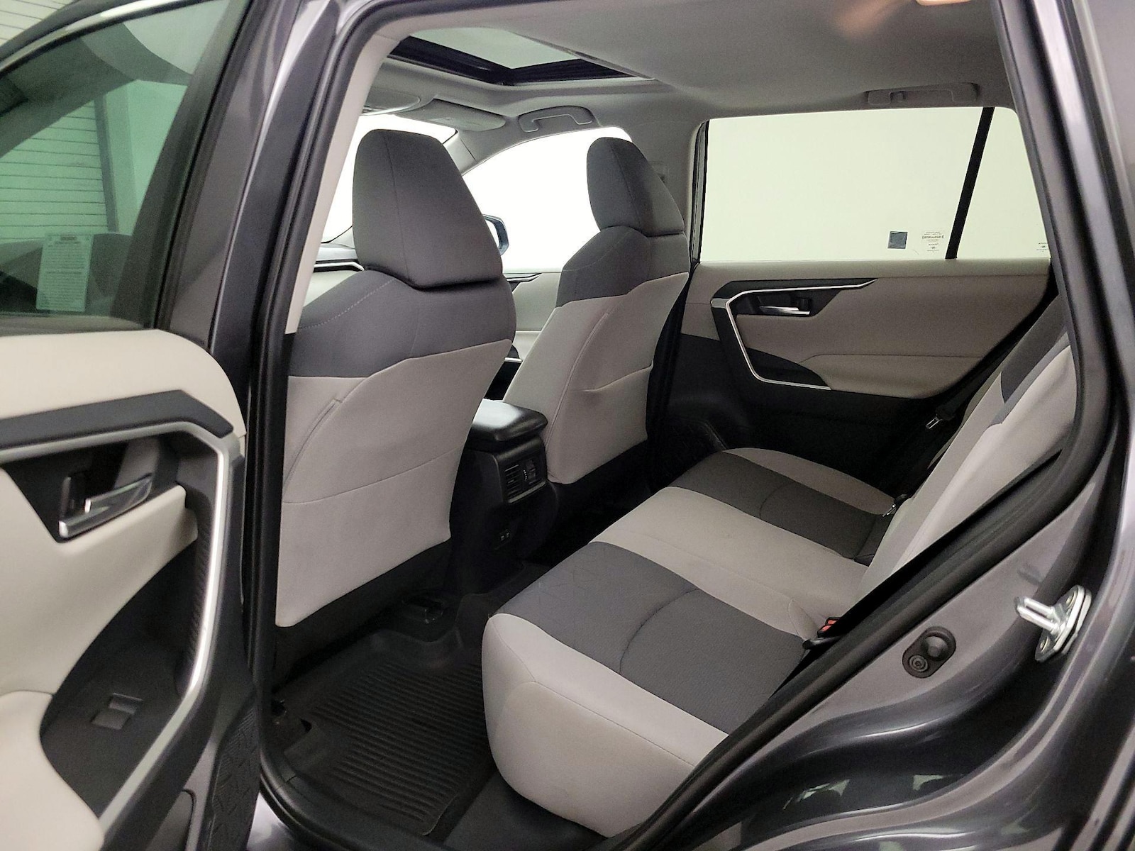 2020 Toyota RAV4 XLE - Photo 21
