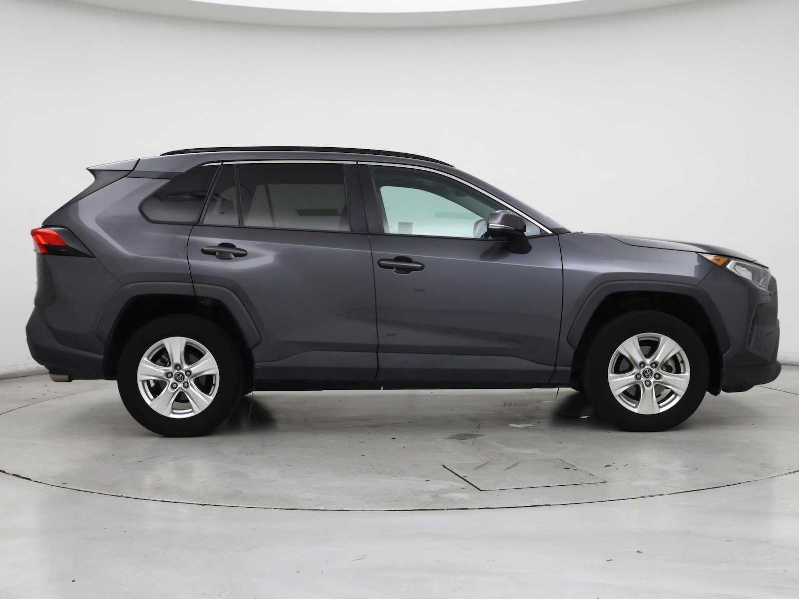 2020 Toyota RAV4 XLE - Photo 8