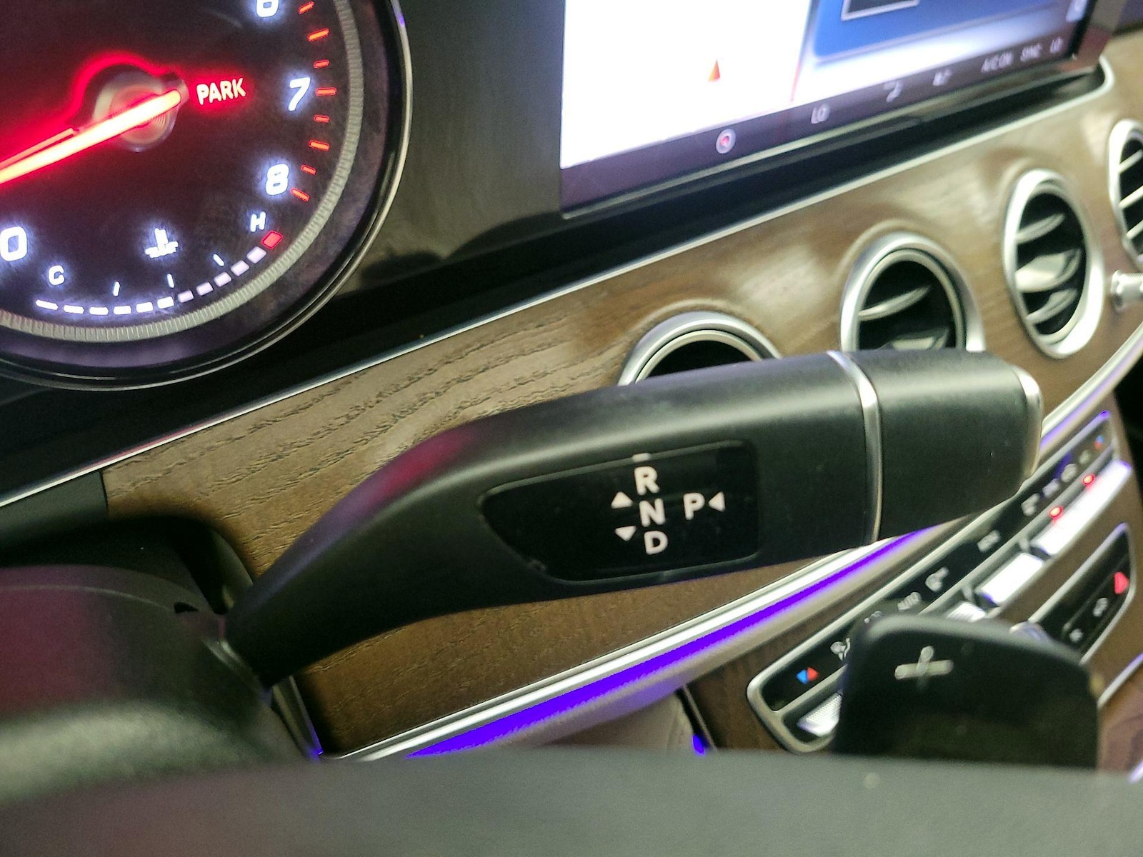 2018 Mercedes-Benz E-Class E300 - Photo 19
