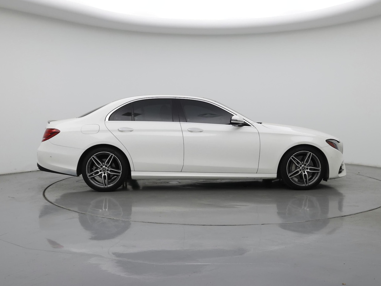 2018 Mercedes-Benz E-Class E300 - Photo 8