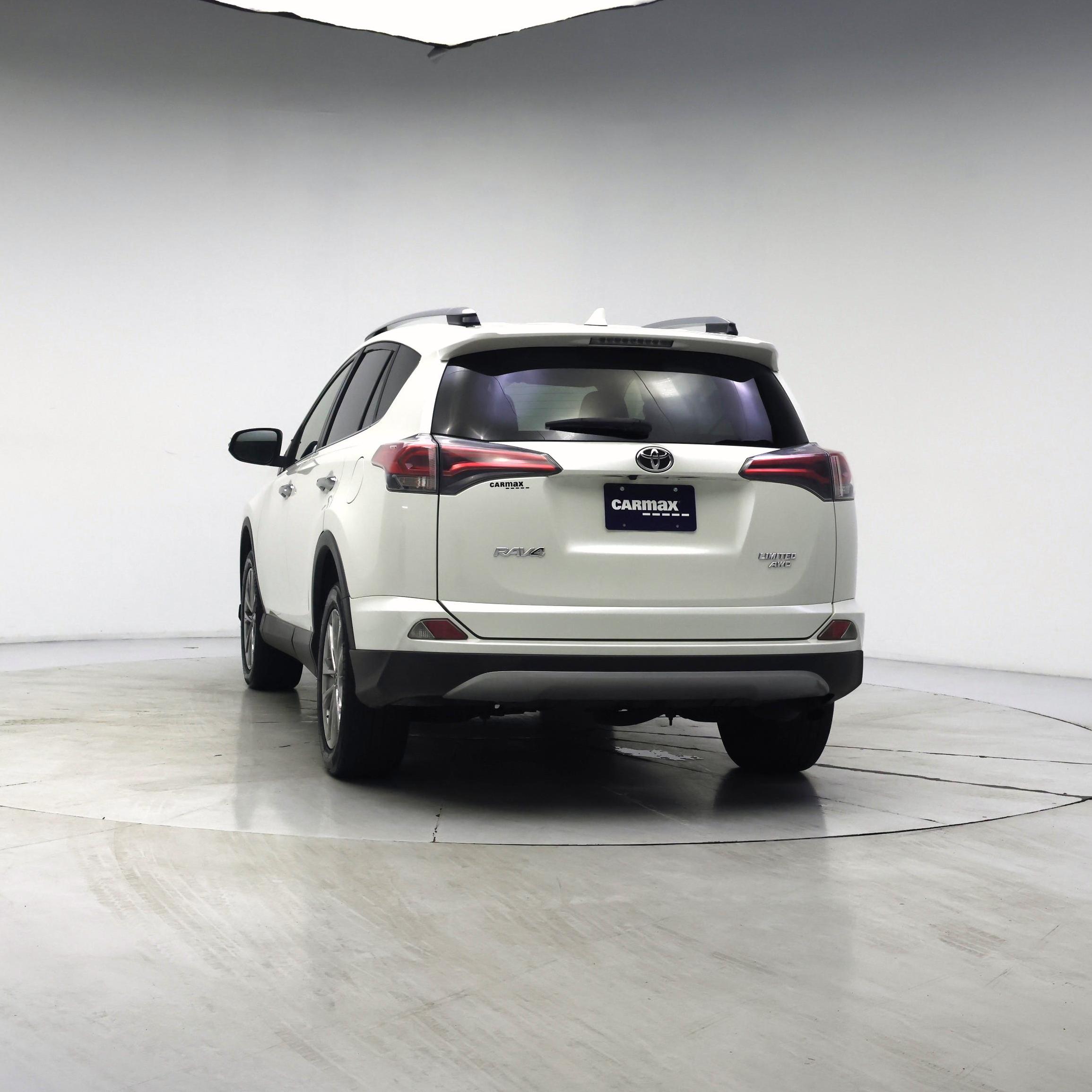 Thumbnail: 2017 Toyota RAV4 - 6