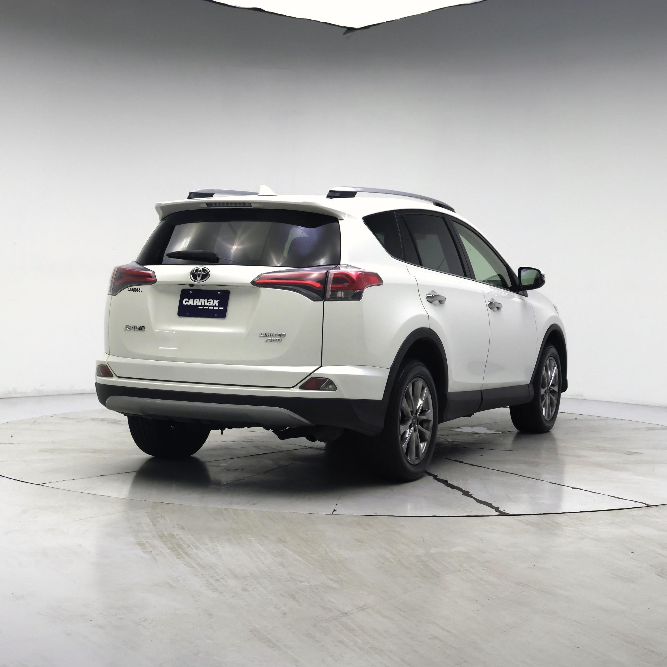 Thumbnail: 2017 Toyota RAV4 - 8