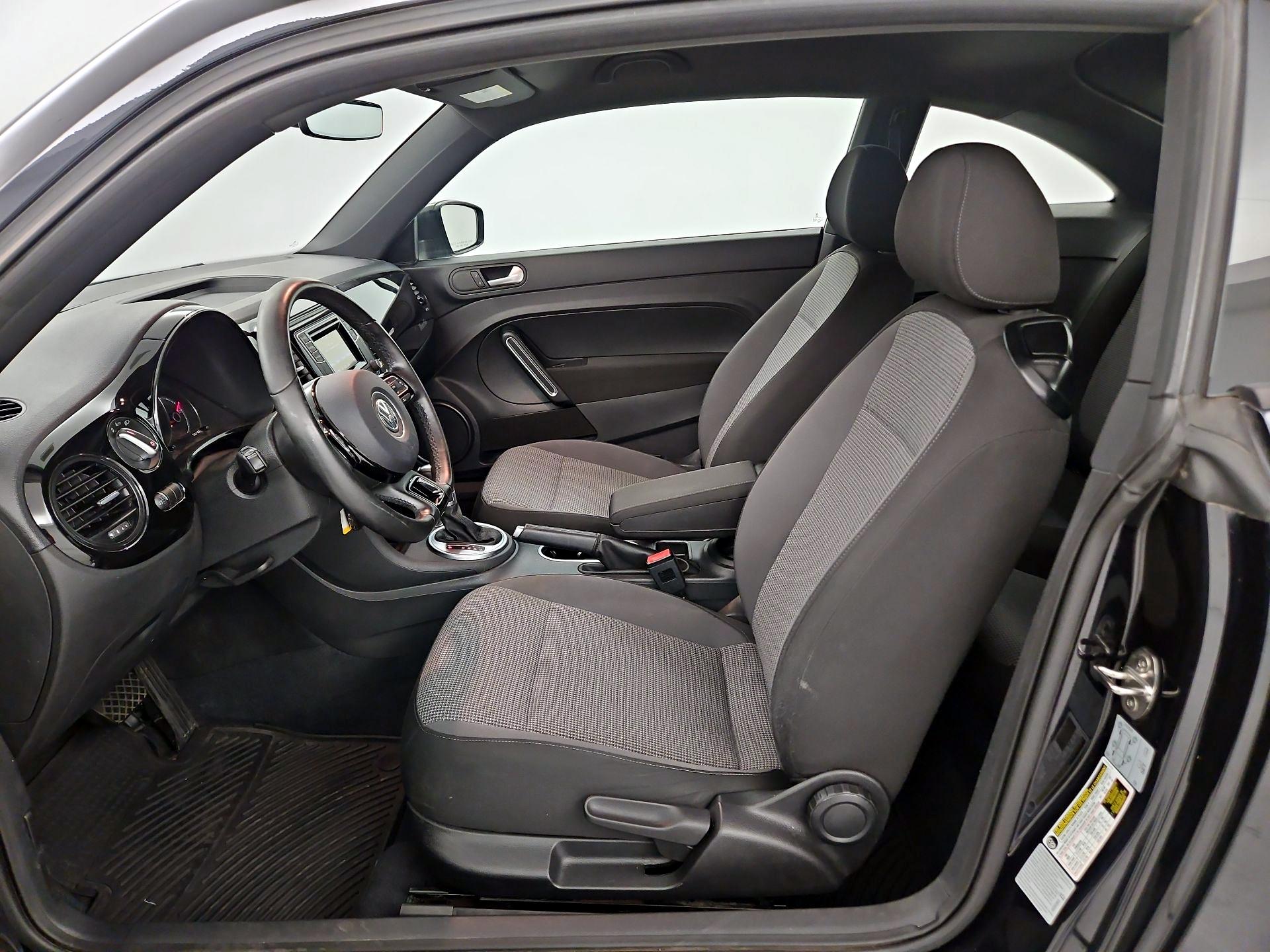 Thumbnail: 2017 Volkswagen Beetle - 9