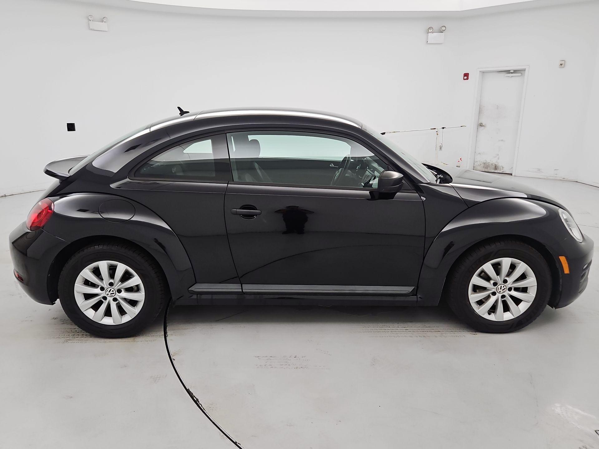 Thumbnail: 2017 Volkswagen Beetle - 4
