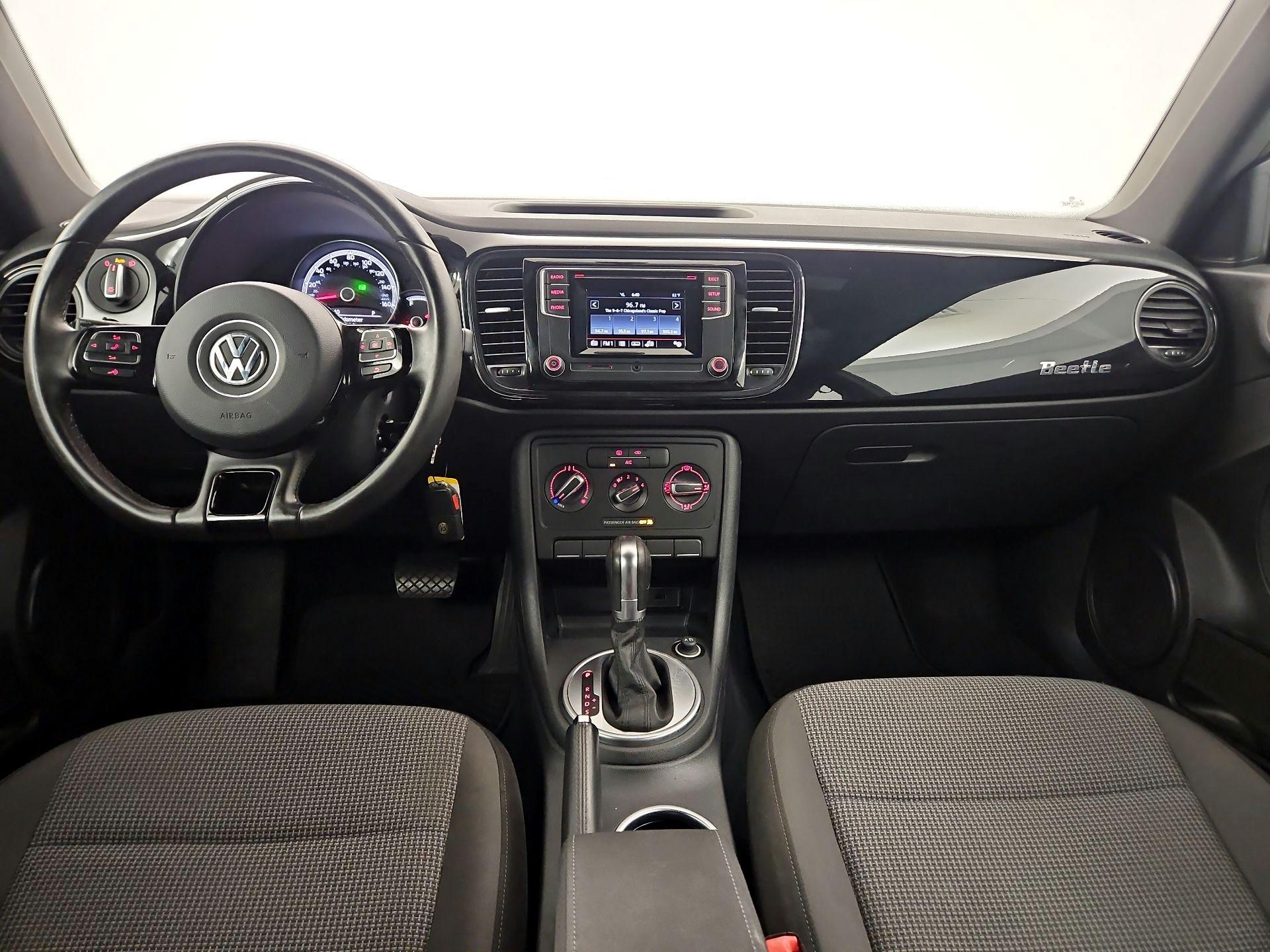Thumbnail: 2017 Volkswagen Beetle - 8