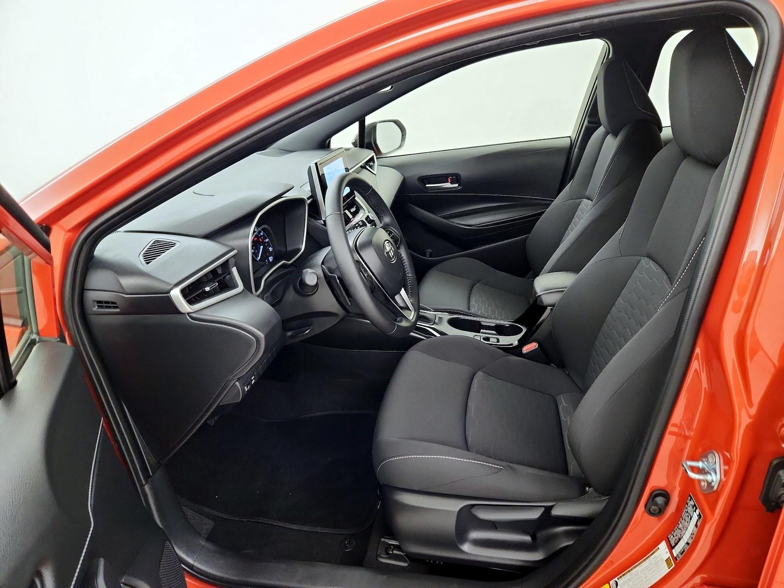 2026 Toyota Corolla Hatchback SE - Photo 12