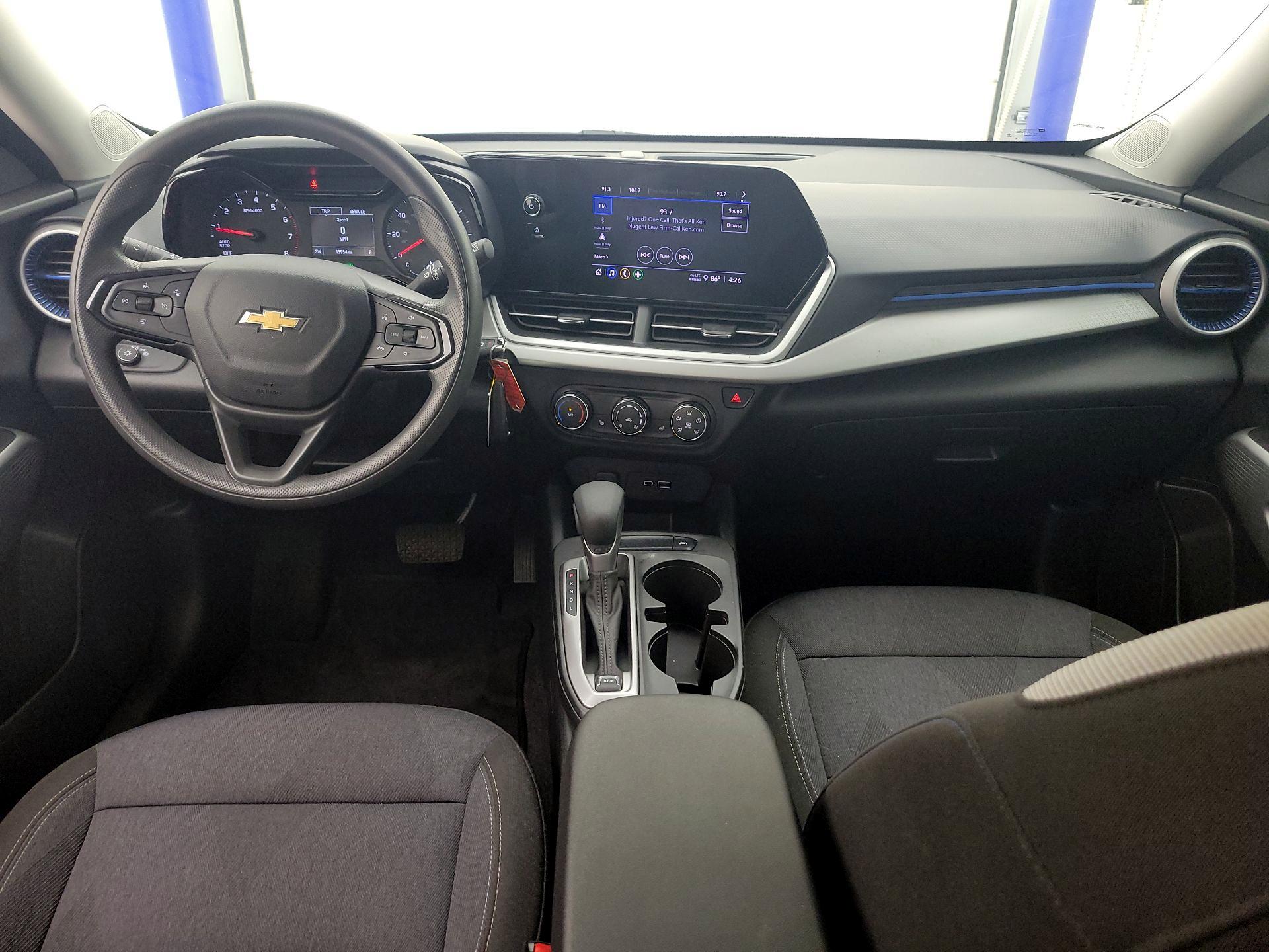 Thumbnail: 2024 Chevrolet Trax - 9