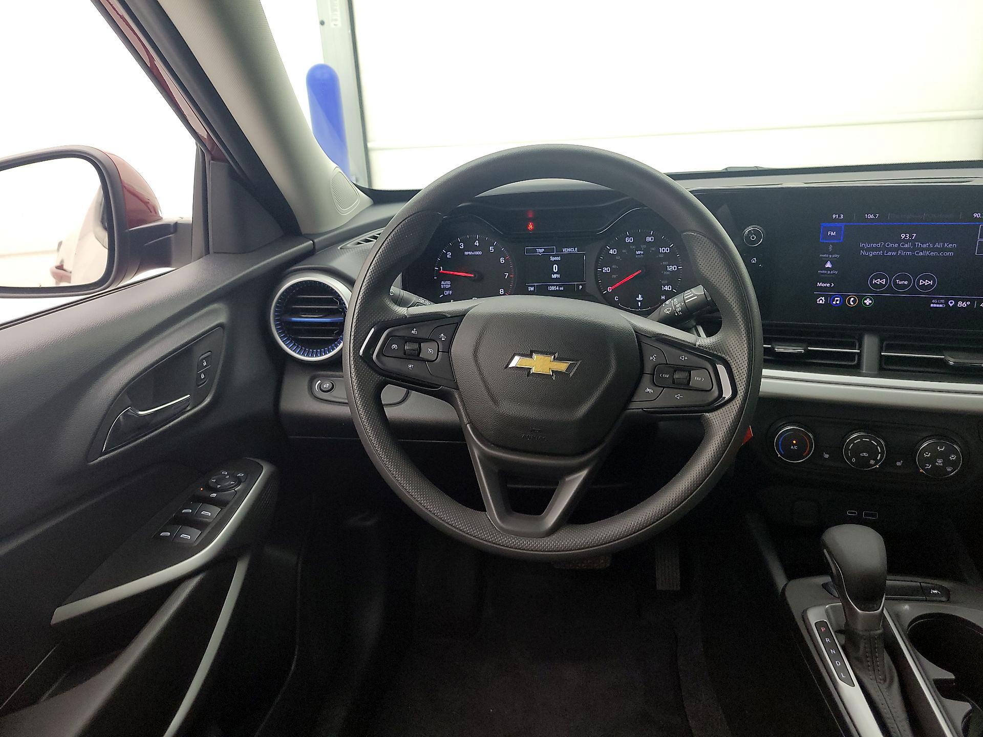 Thumbnail: 2024 Chevrolet Trax - 10