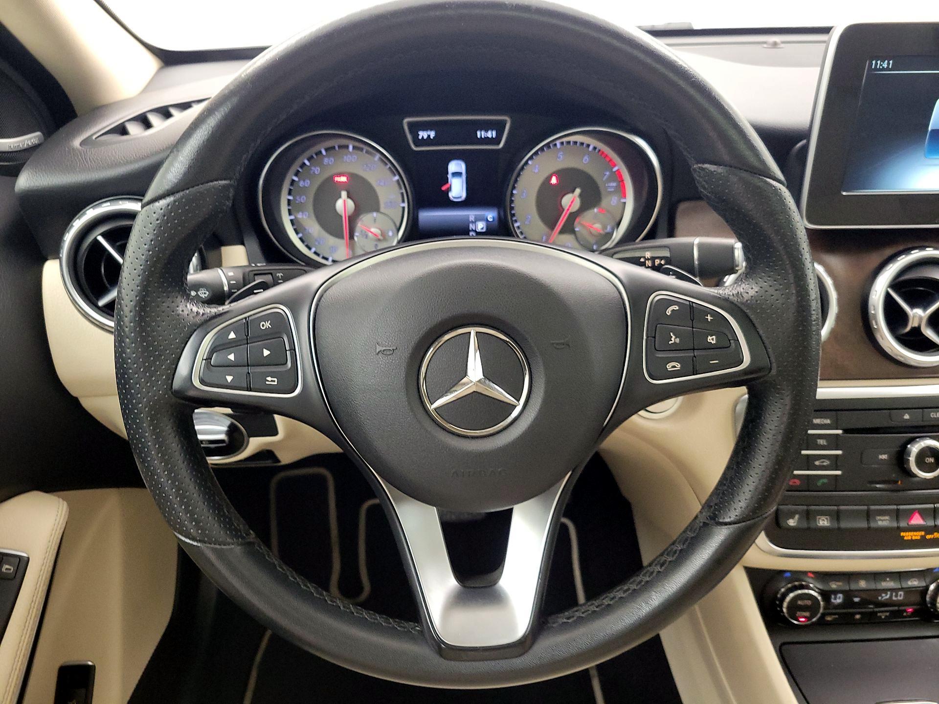 Thumbnail: 2017 Mercedes-Benz GLA - 10