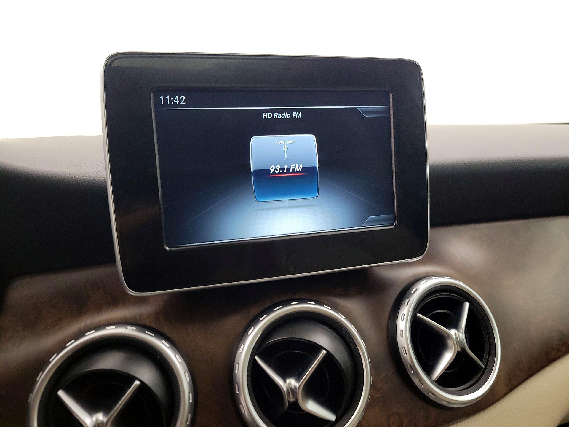 Thumbnail: 2017 Mercedes-Benz GLA - 15