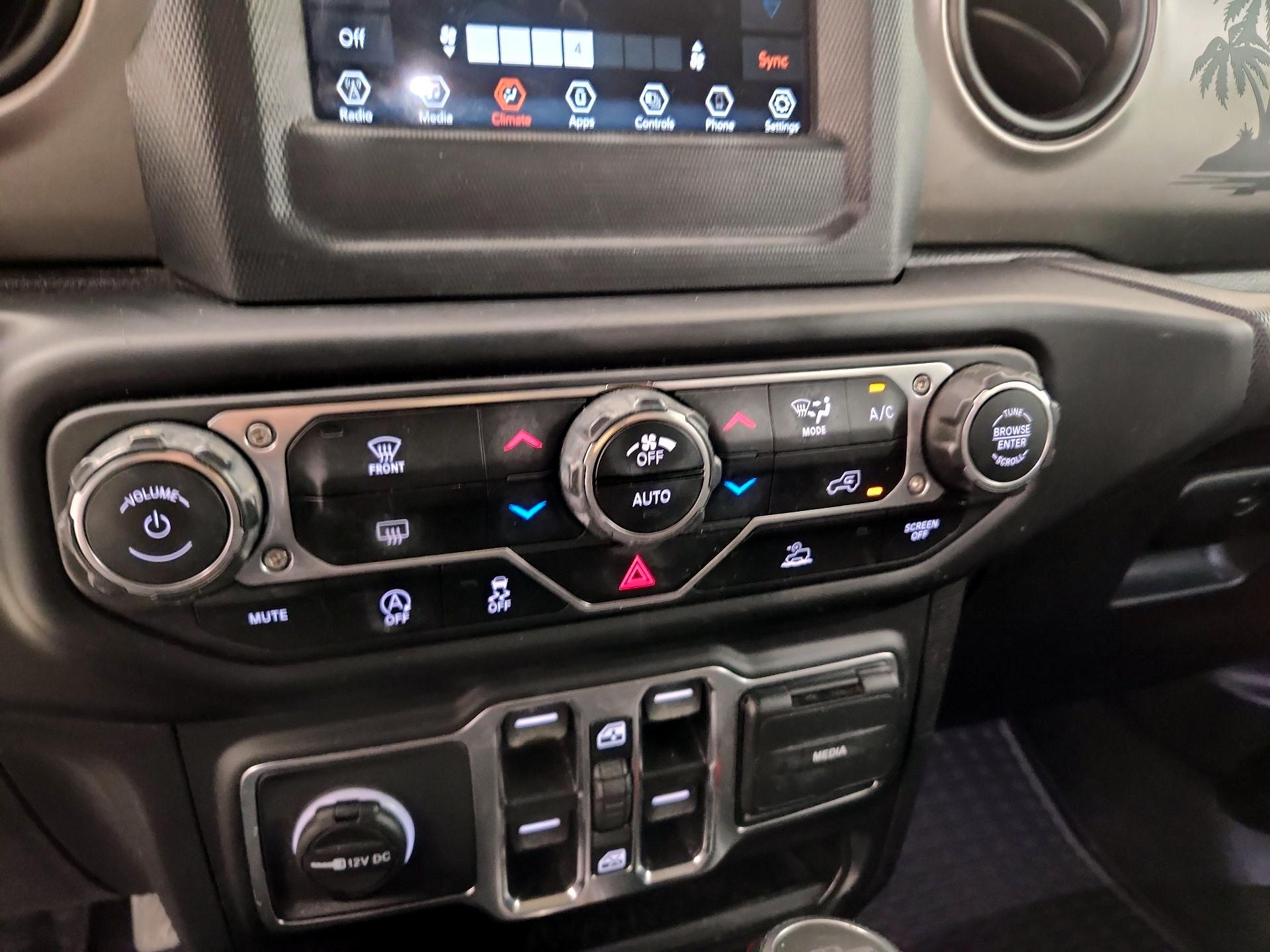 Thumbnail: 2021 Jeep Gladiator - 16