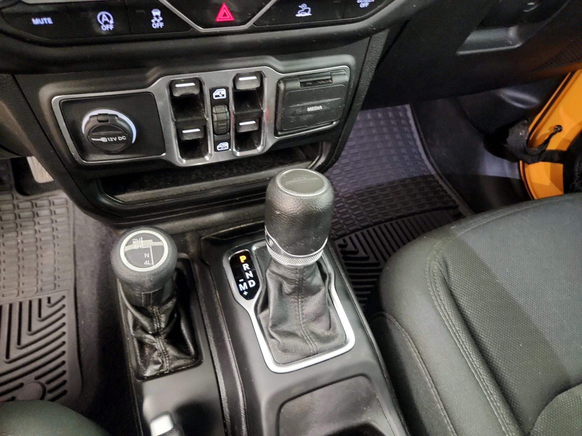 Thumbnail: 2021 Jeep Gladiator - 17