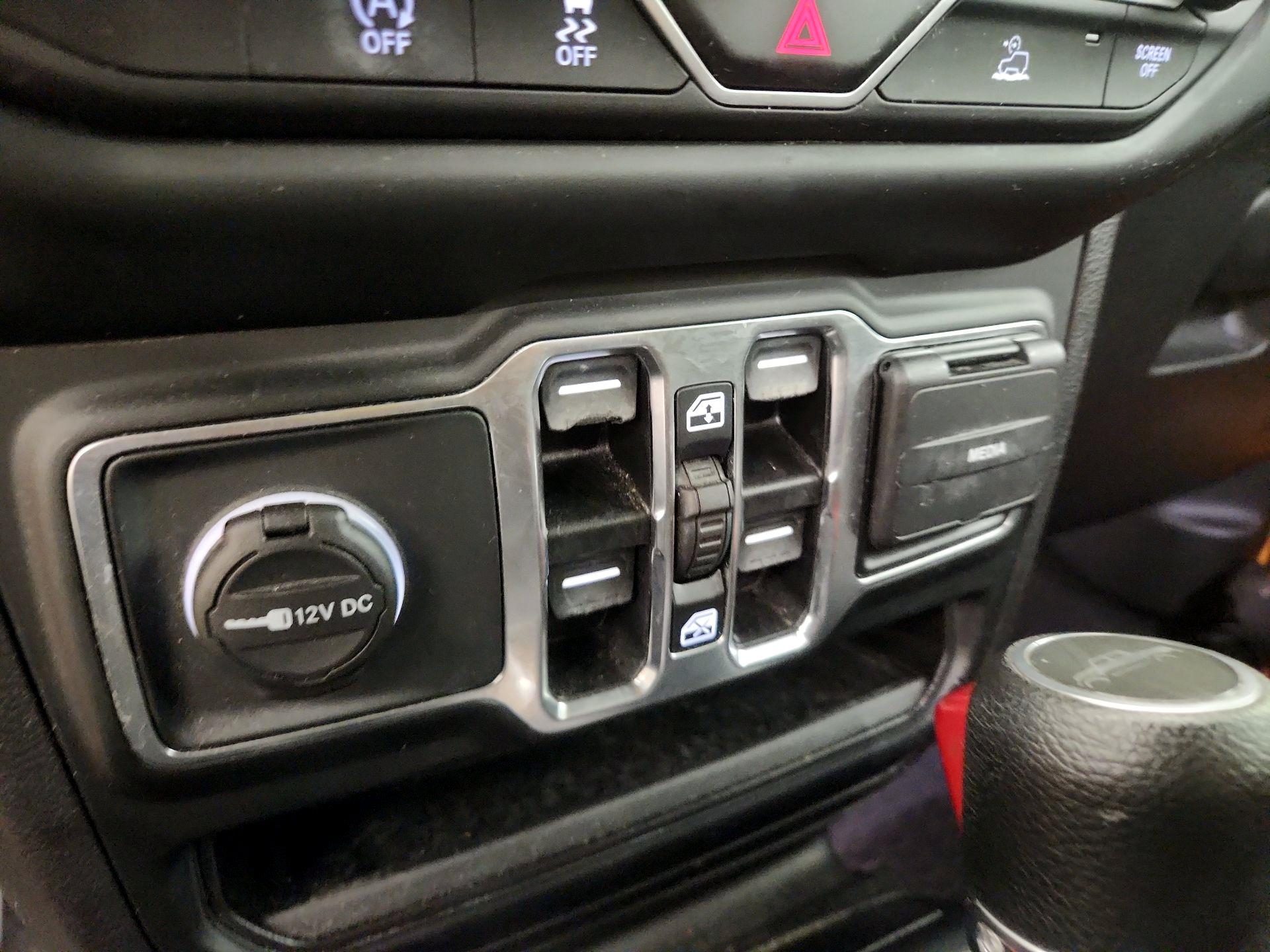Thumbnail: 2021 Jeep Gladiator - 18