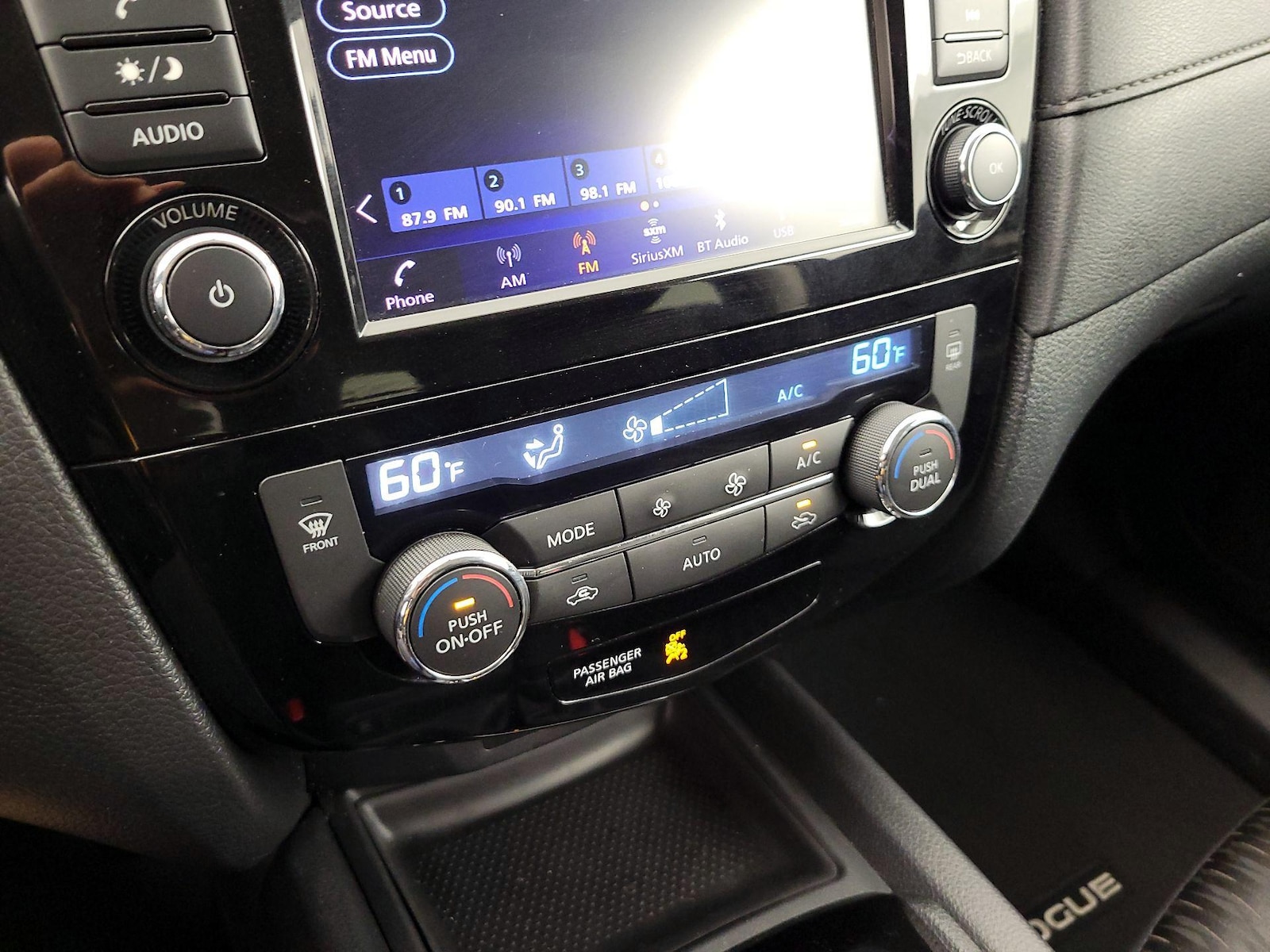 2018 Nissan Rogue SV - Photo 17