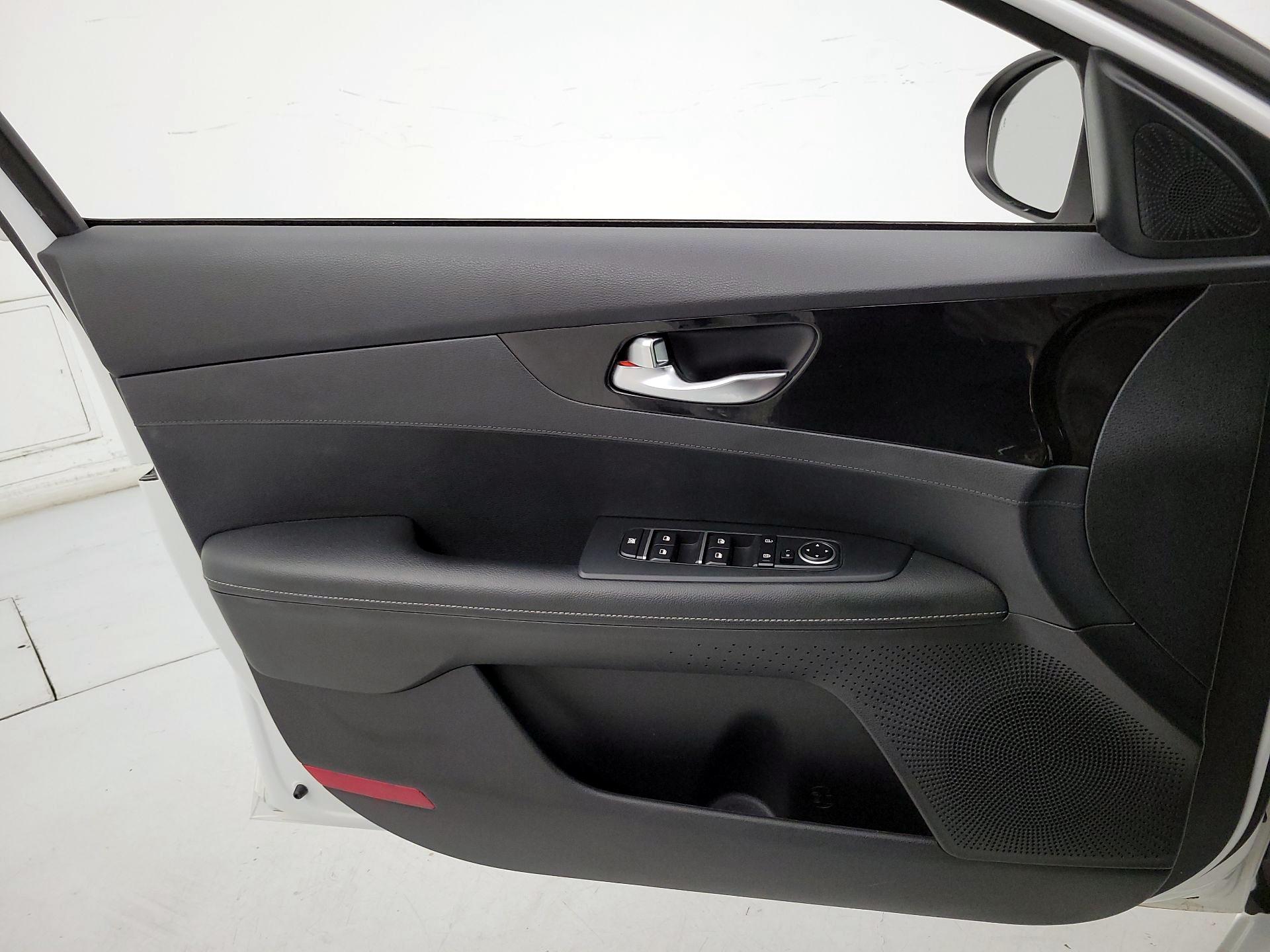 Thumbnail: 2019 Kia Forte - 12