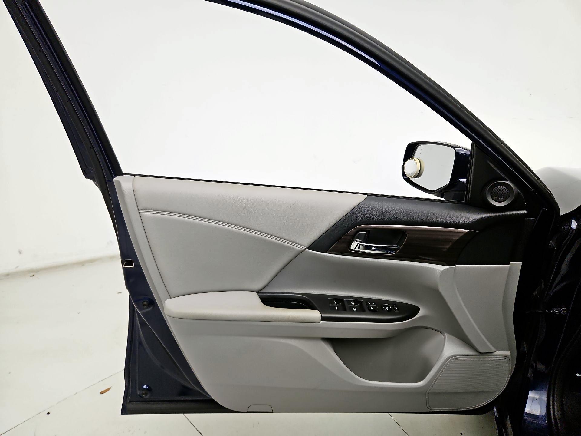 Thumbnail: 2016 Honda Accord - 12