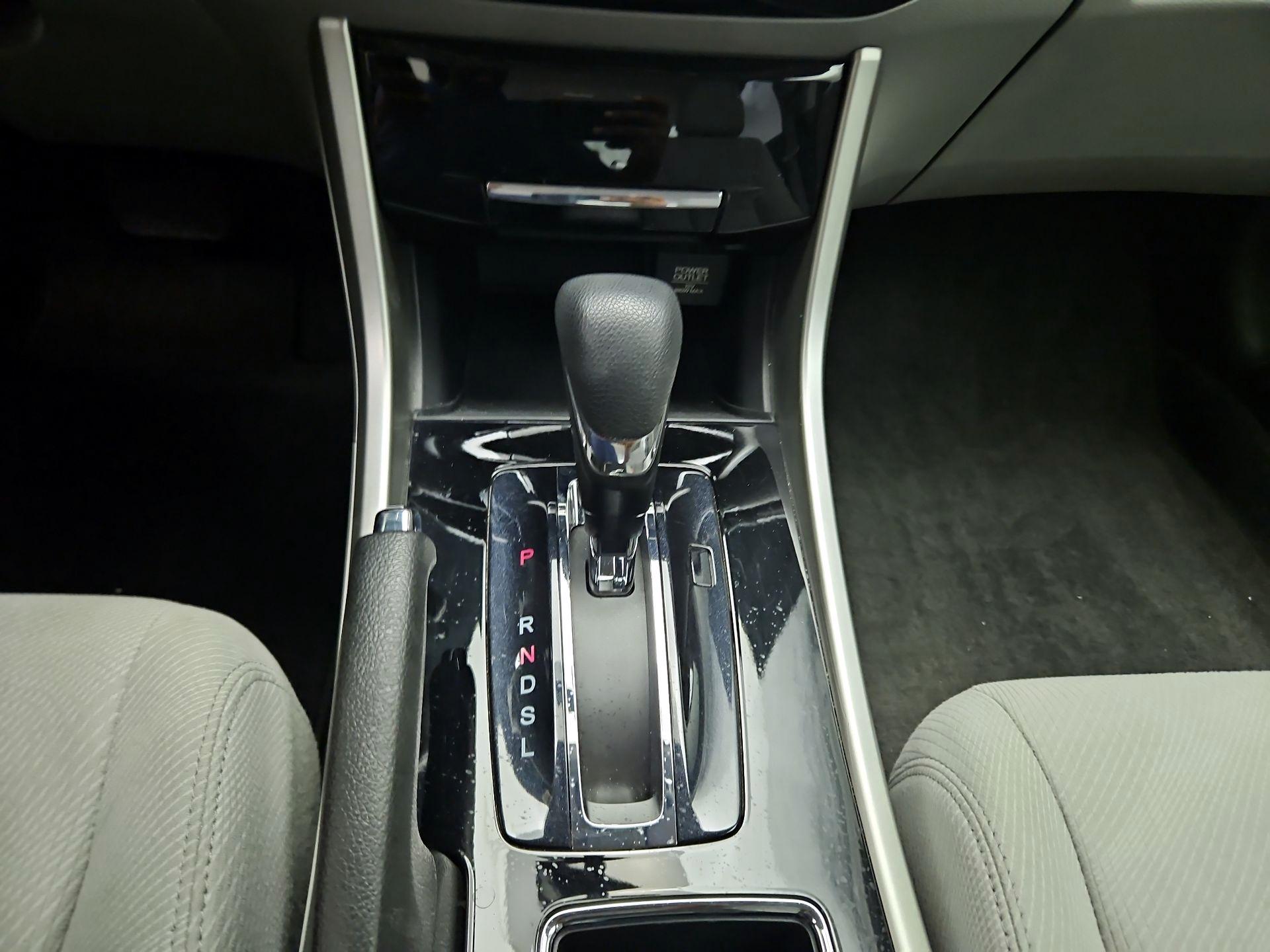 Thumbnail: 2016 Honda Accord - 16