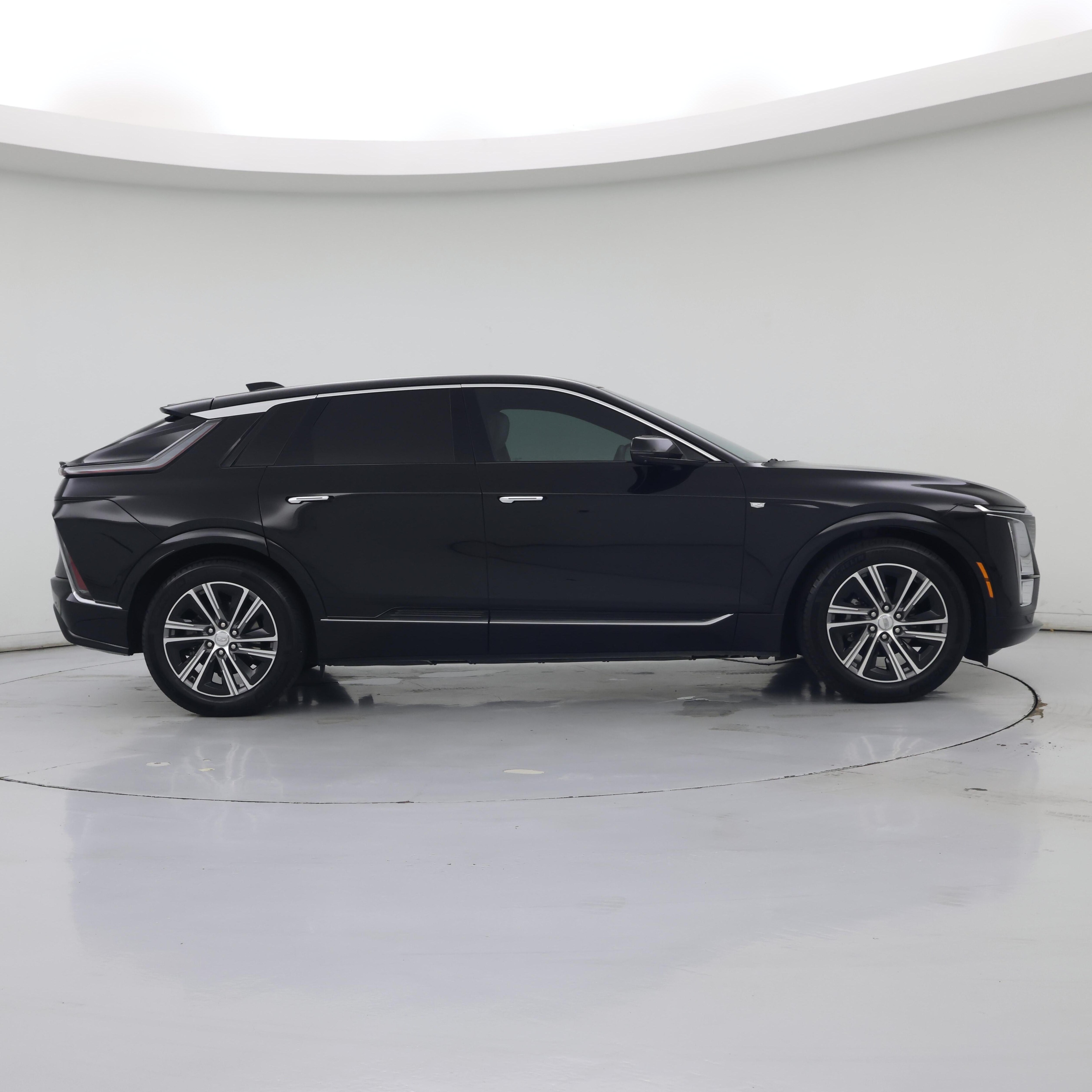 Thumbnail: 2024 Cadillac Lyriq - 7