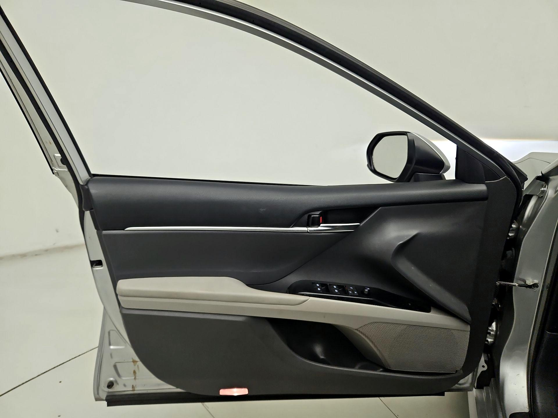 Thumbnail: 2019 Toyota Camry - 12