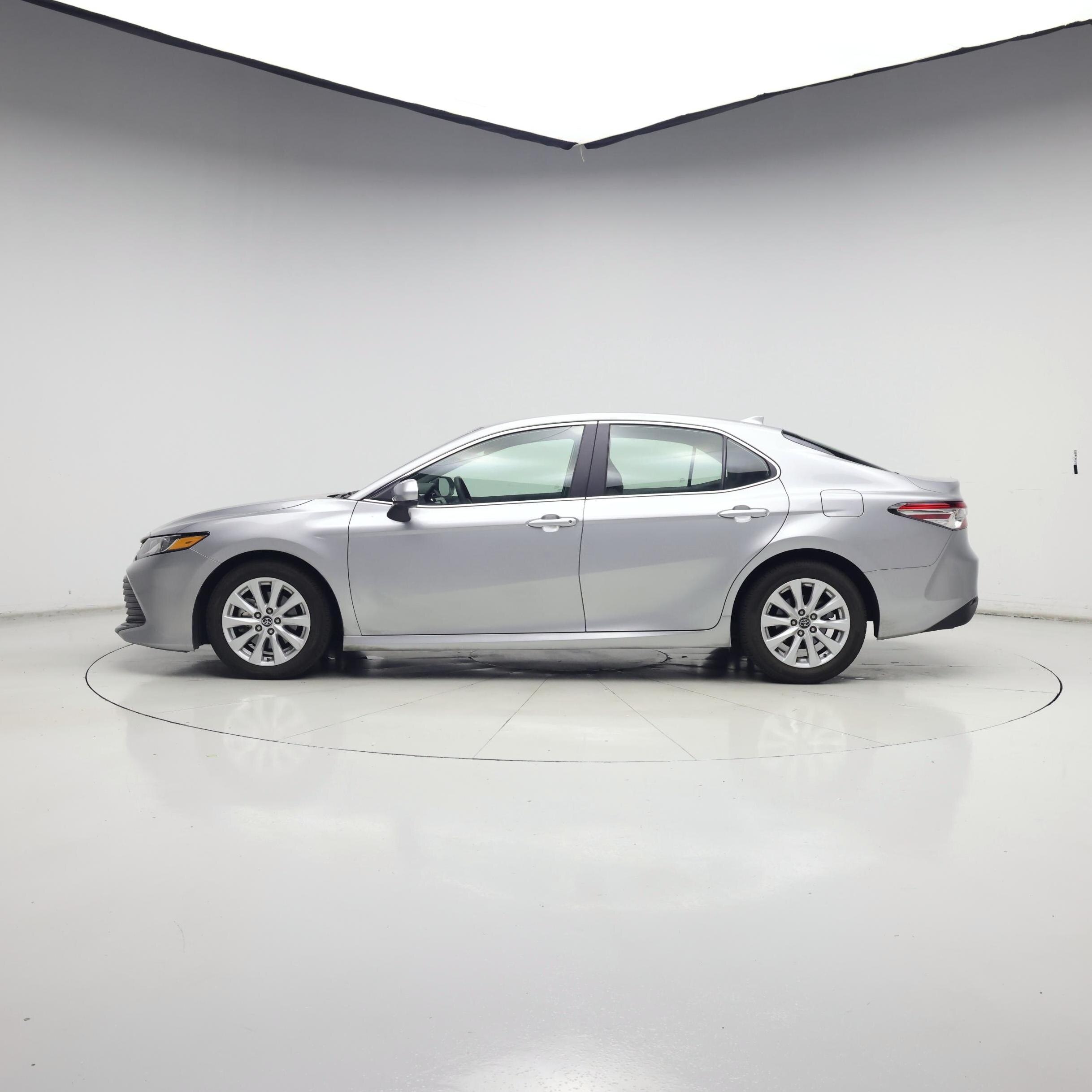 Thumbnail: 2019 Toyota Camry - 3