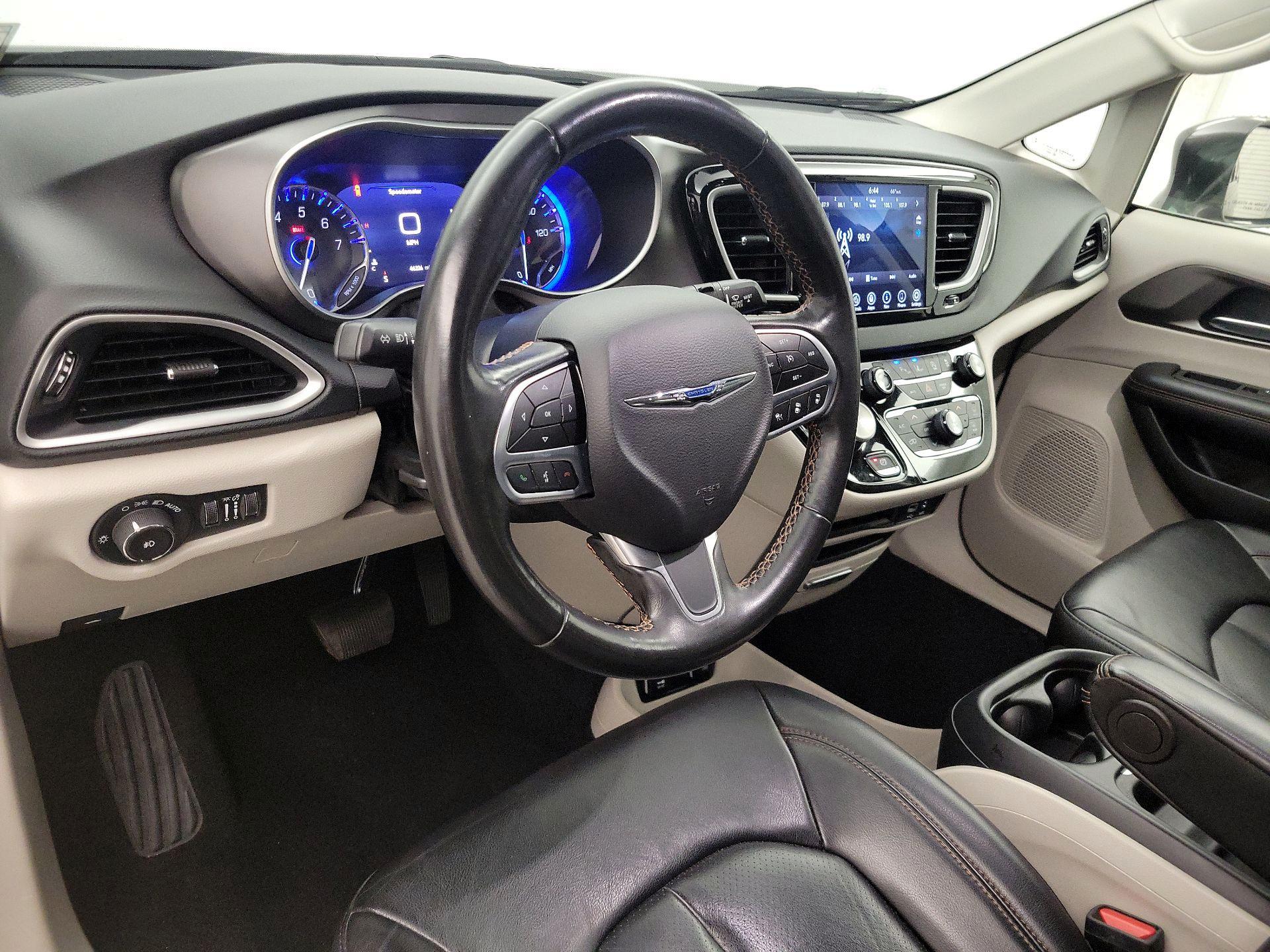 Thumbnail: 2020 Chrysler Pacifica - 9