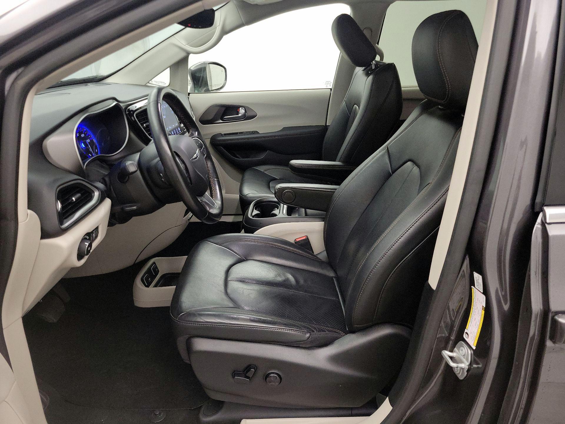 Thumbnail: 2020 Chrysler Pacifica - 11