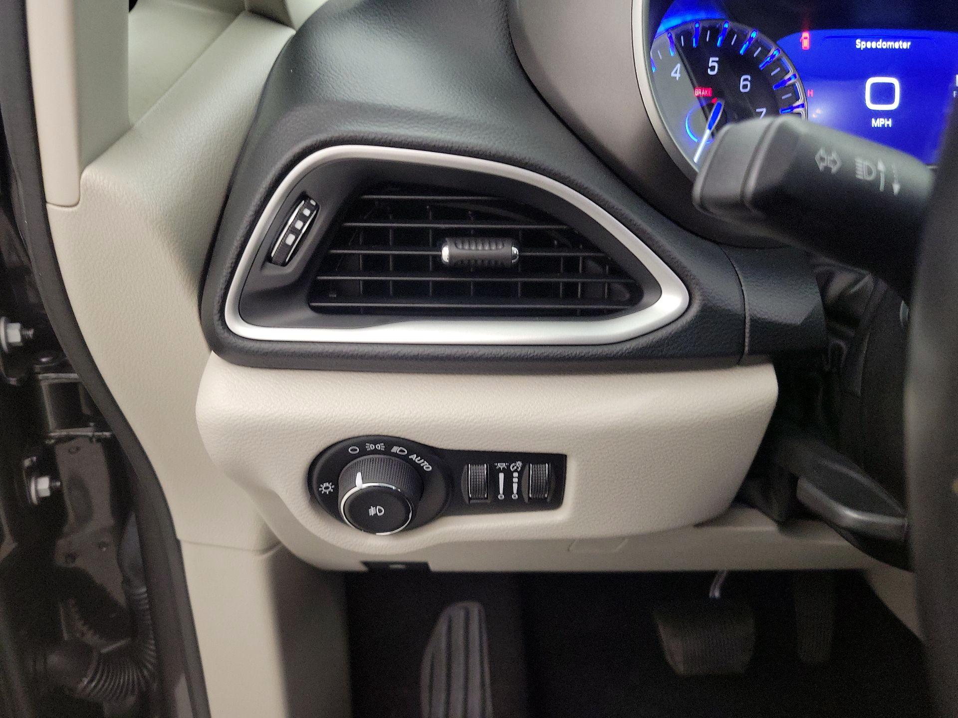 Thumbnail: 2020 Chrysler Pacifica - 13
