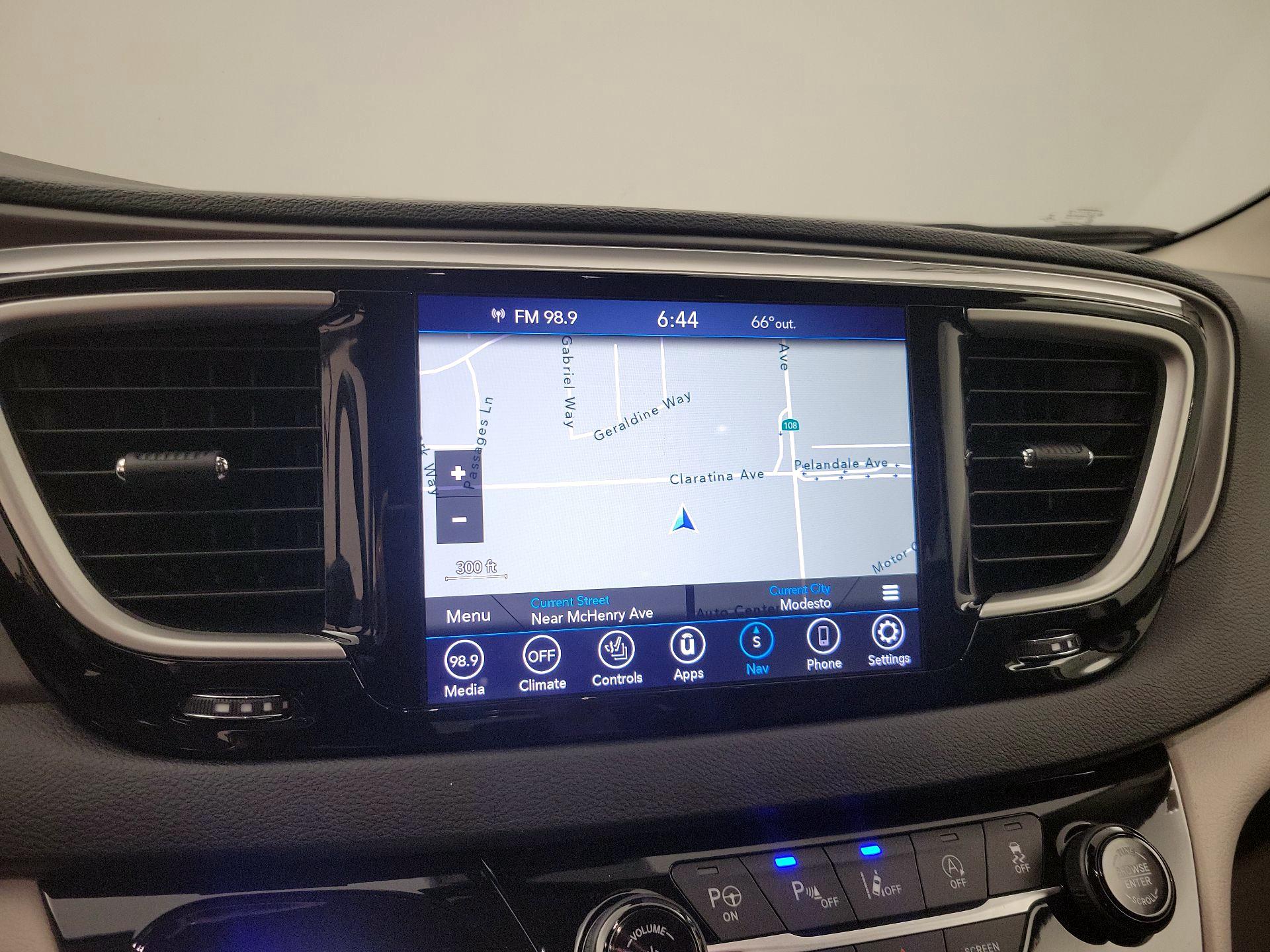 Thumbnail: 2020 Chrysler Pacifica - 14