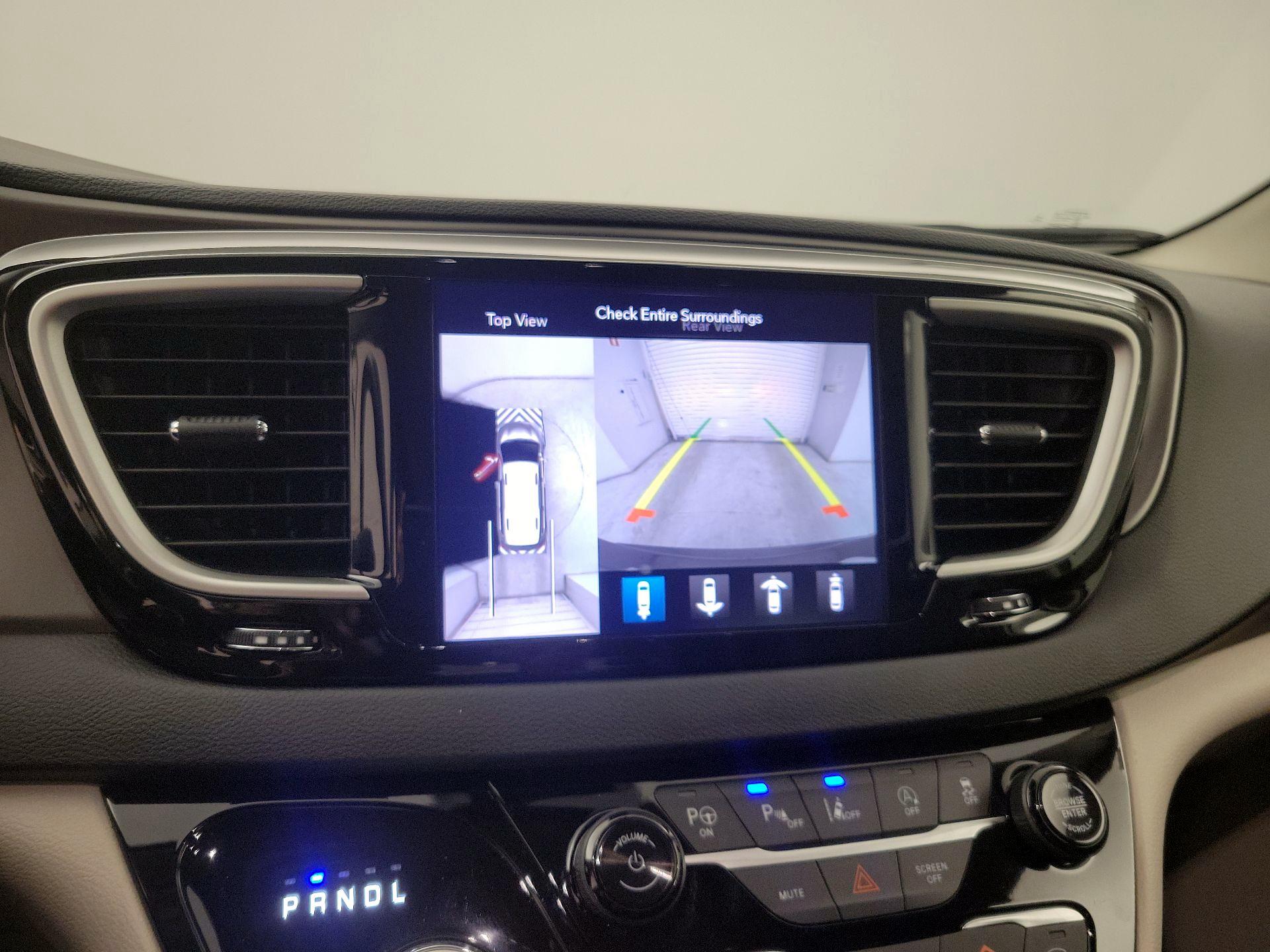 Thumbnail: 2020 Chrysler Pacifica - 15