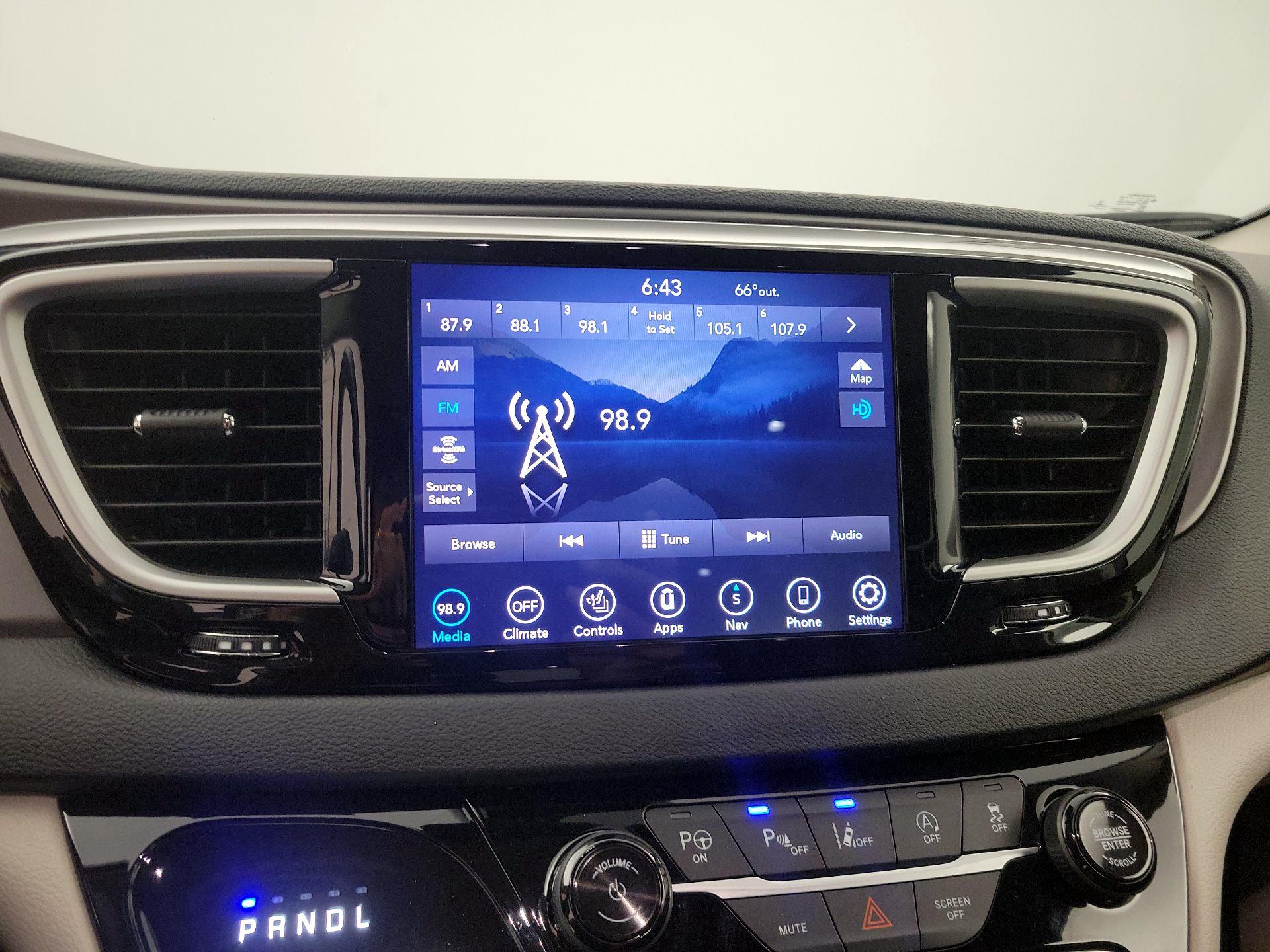 Thumbnail: 2020 Chrysler Pacifica - 16