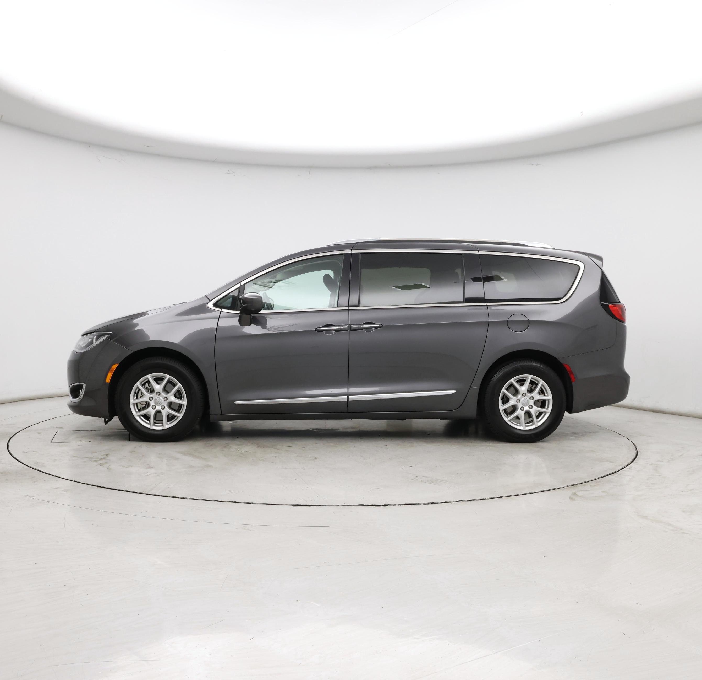 Thumbnail: 2020 Chrysler Pacifica - 3