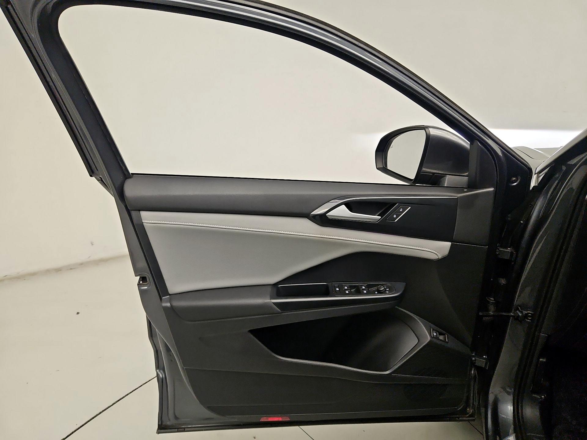 Thumbnail: 2022 Volkswagen Taos - 12