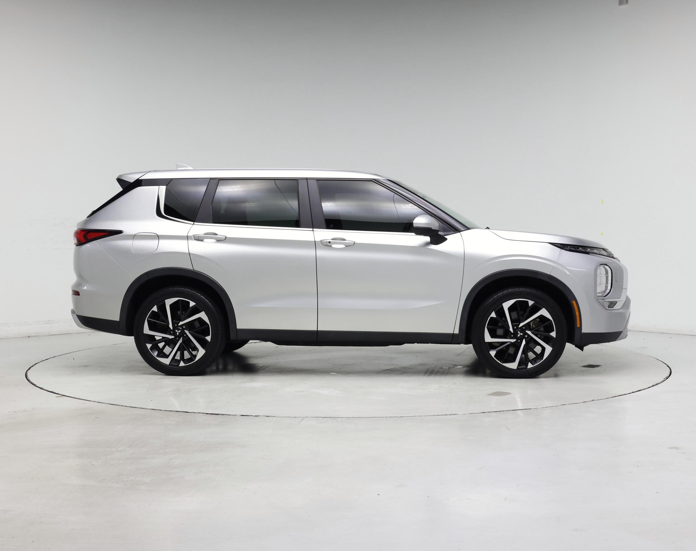Thumbnail: 2022 Mitsubishi Outlander - 7