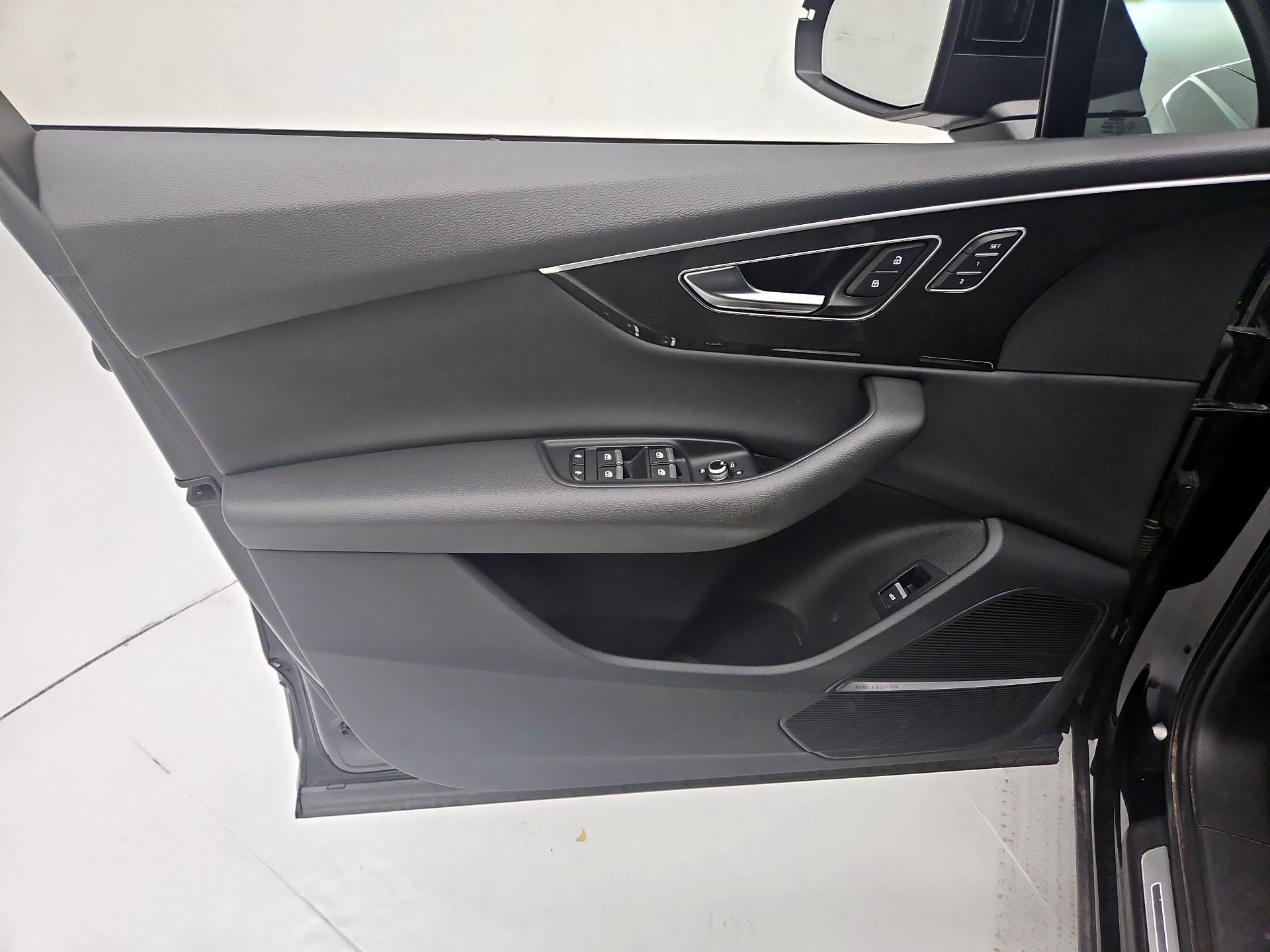 Thumbnail: 2021 Audi Q7 - 12