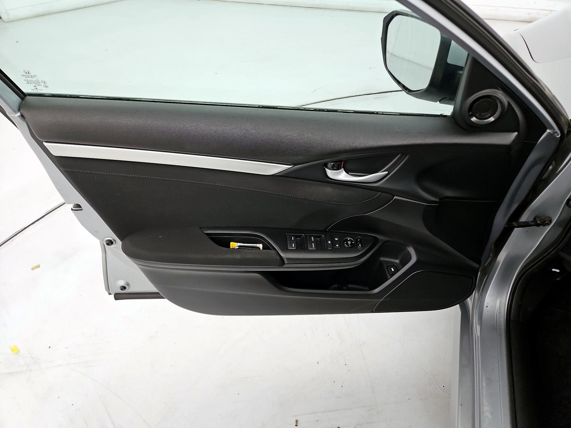Thumbnail: 2016 Honda Civic - 12