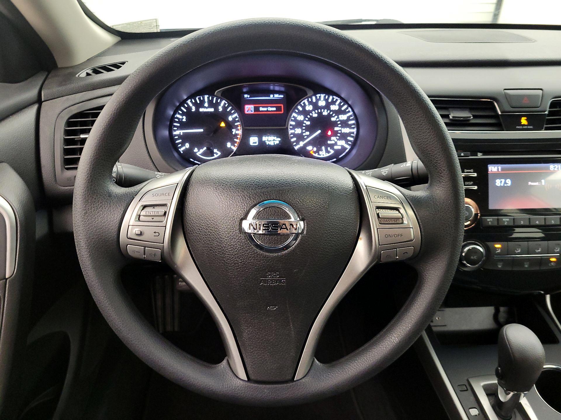 Thumbnail: 2015 Nissan Altima - 10