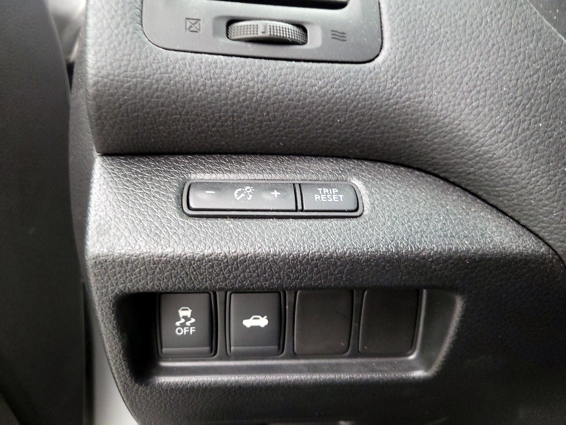 Thumbnail: 2015 Nissan Altima - 13