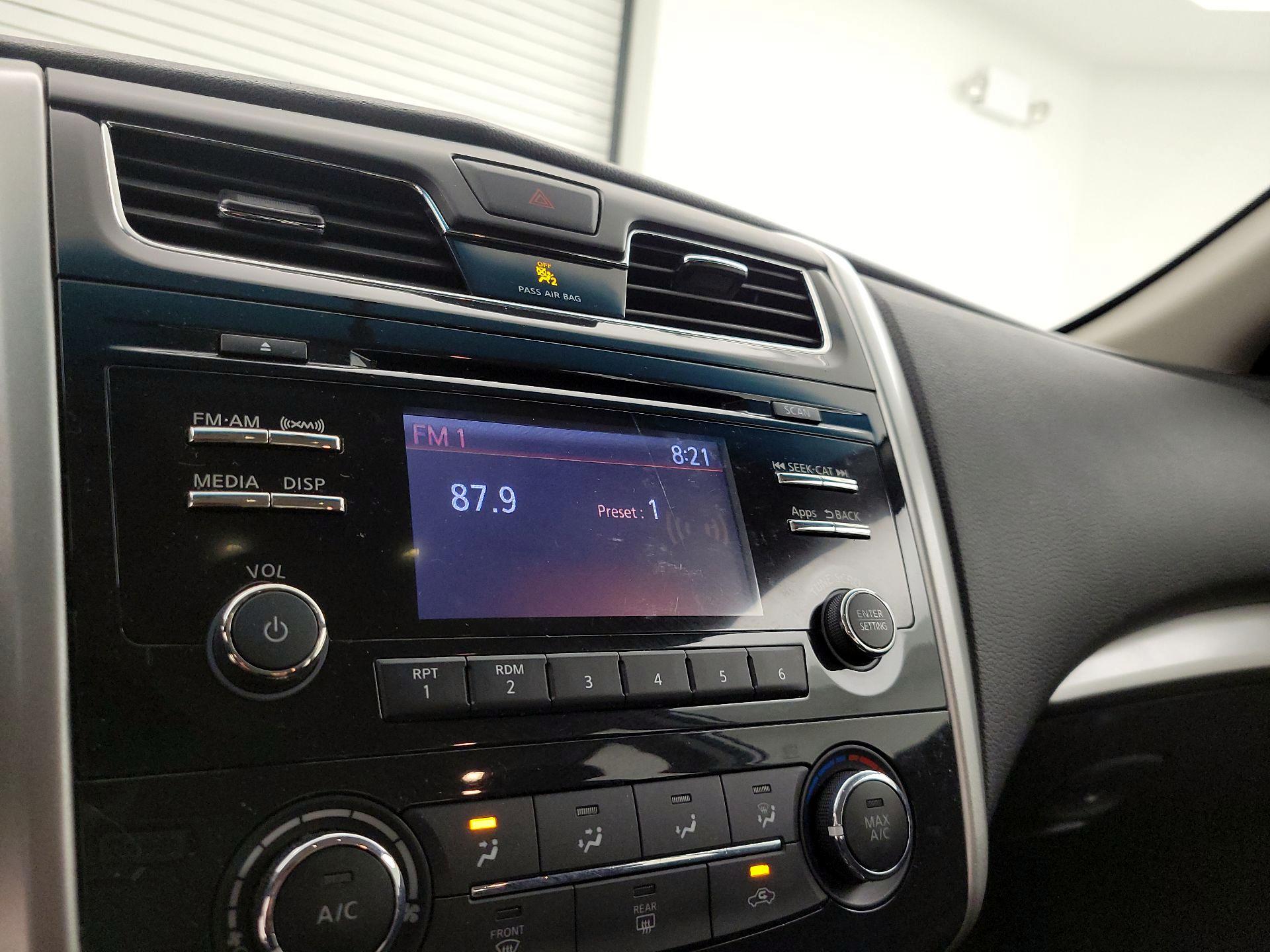 Thumbnail: 2015 Nissan Altima - 15