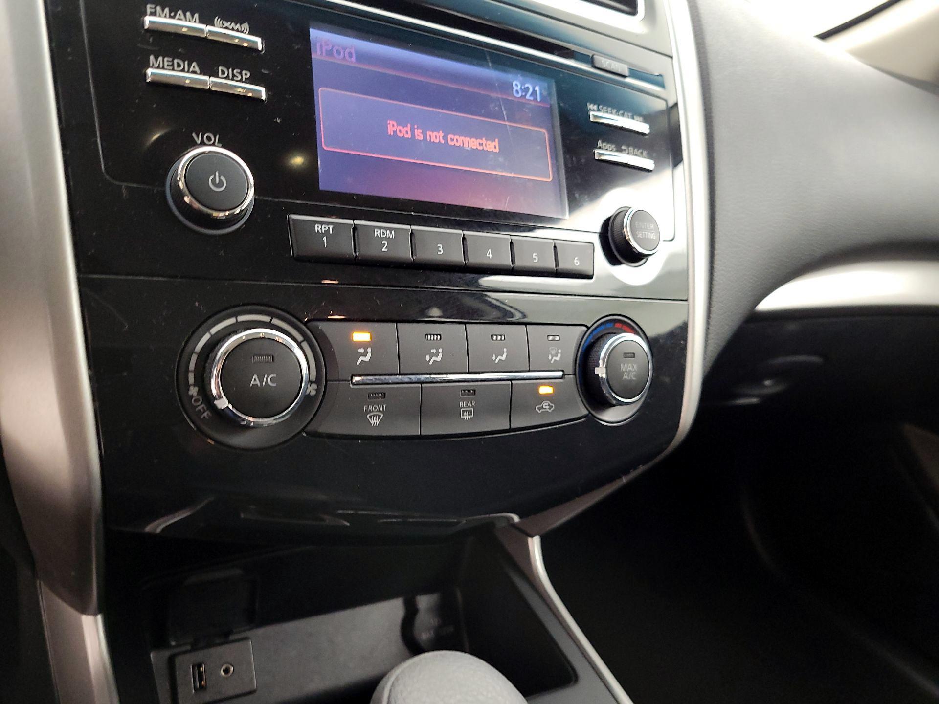 Thumbnail: 2015 Nissan Altima - 16