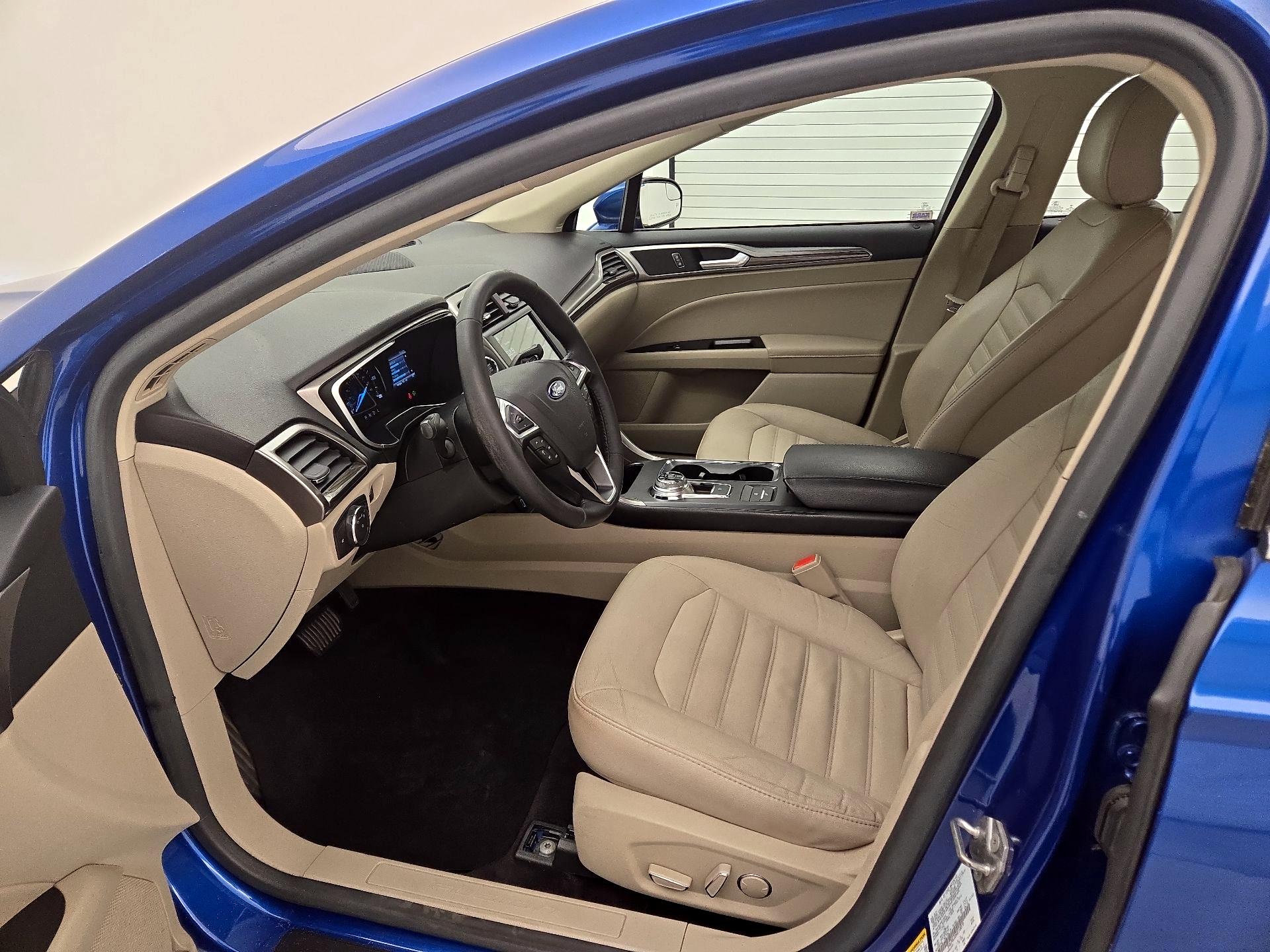 Thumbnail: 2017 Ford Fusion - 11