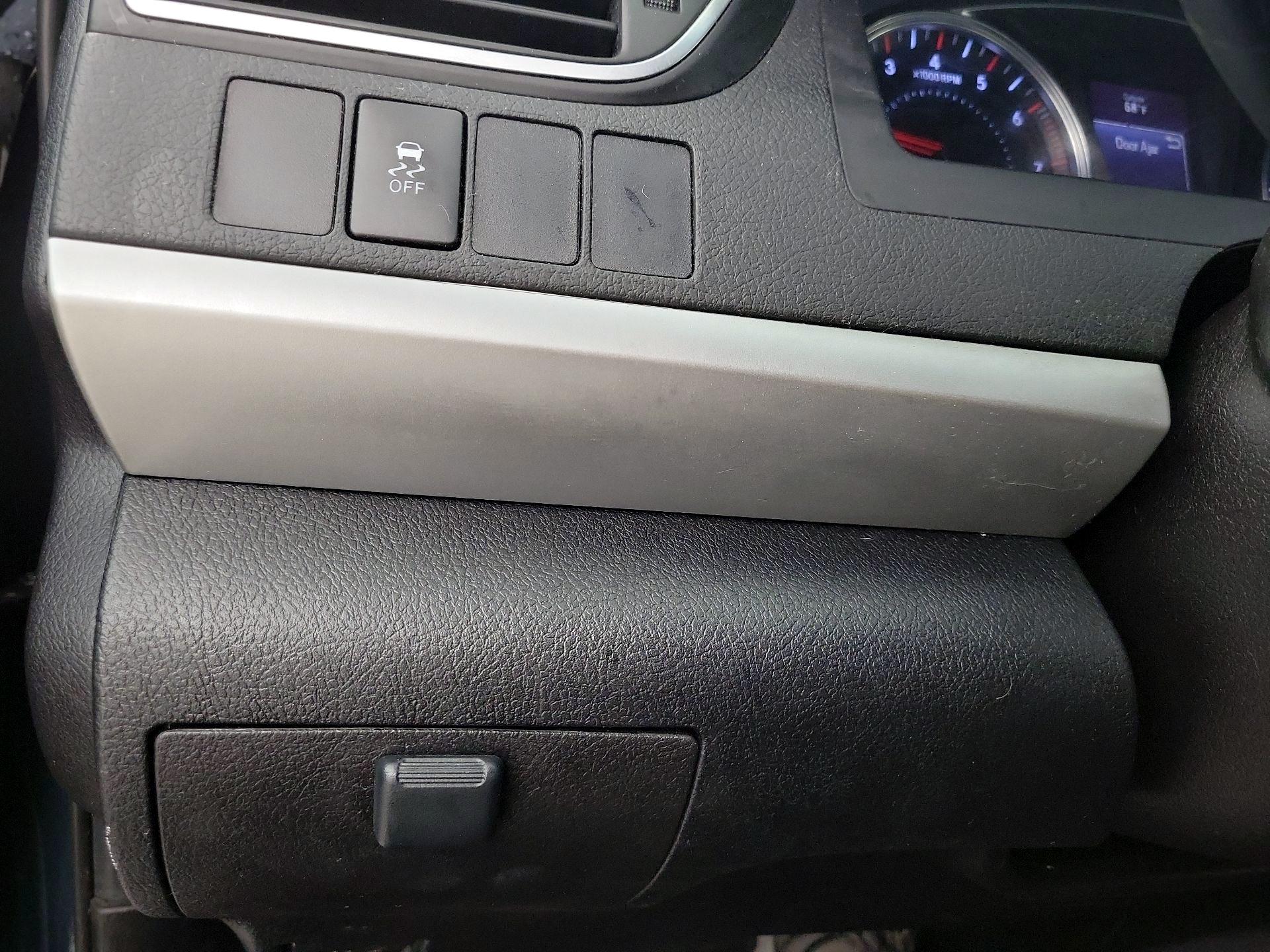 Thumbnail: 2015 Toyota Camry - 13